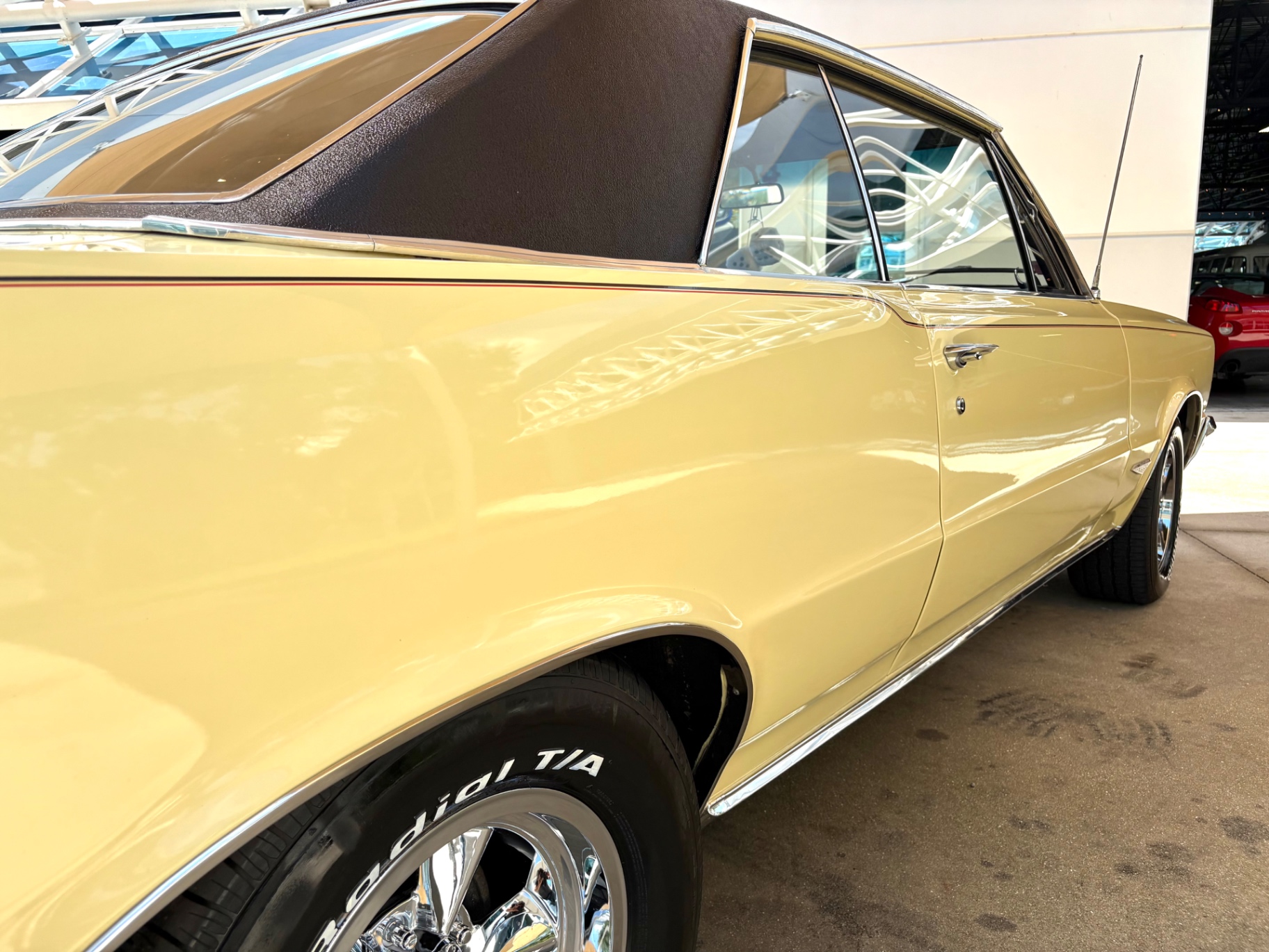 Vehicle photo 18