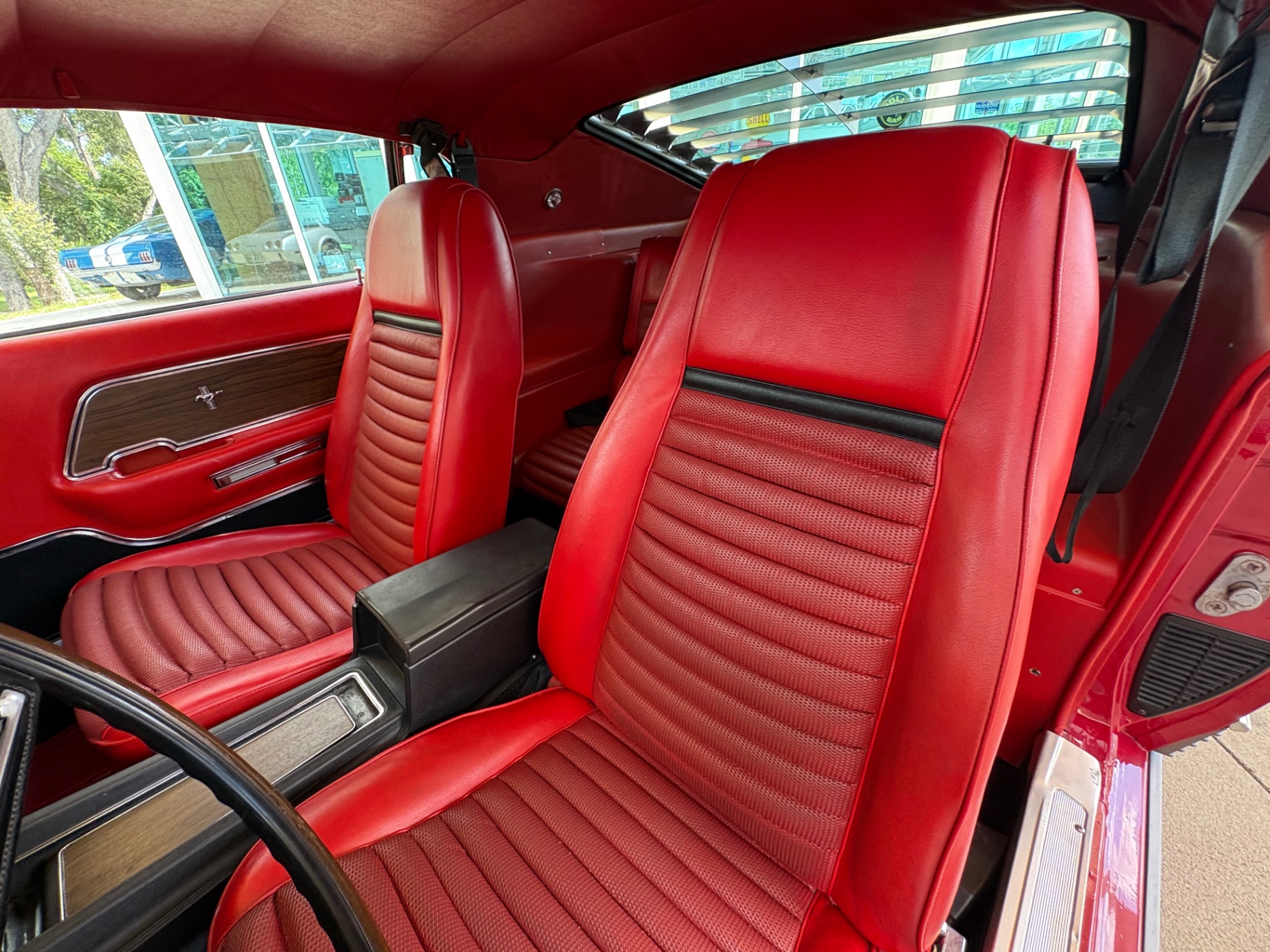 Vehicle photo 34