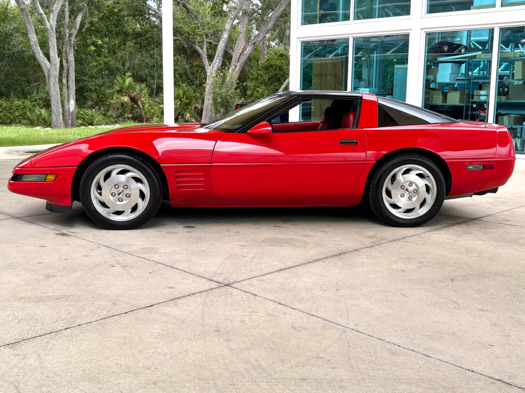 Vehicle photo 11