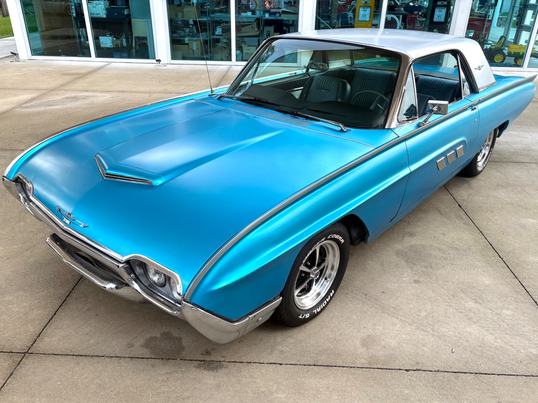 Vehicle photo 20