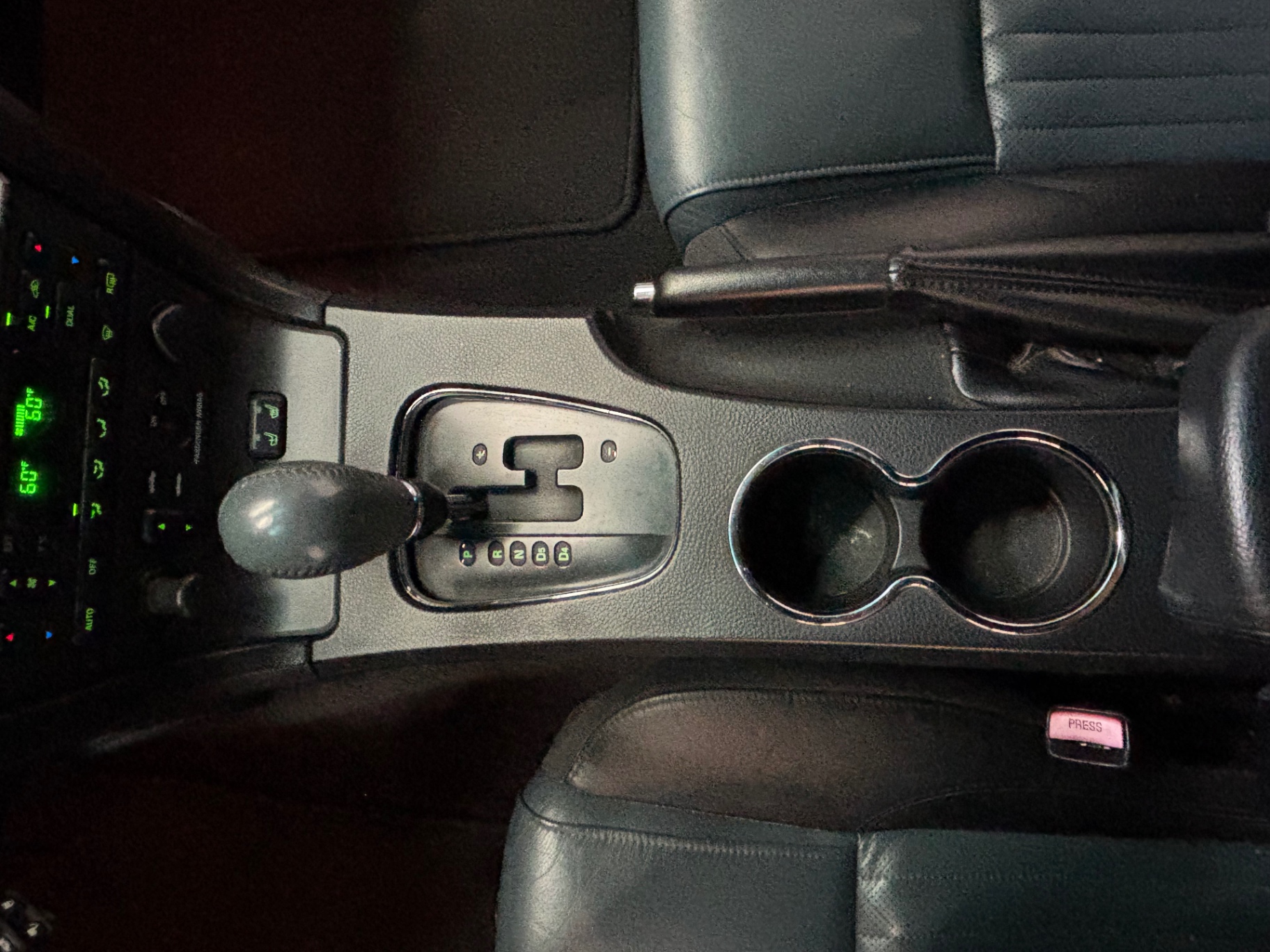 Vehicle photo 27