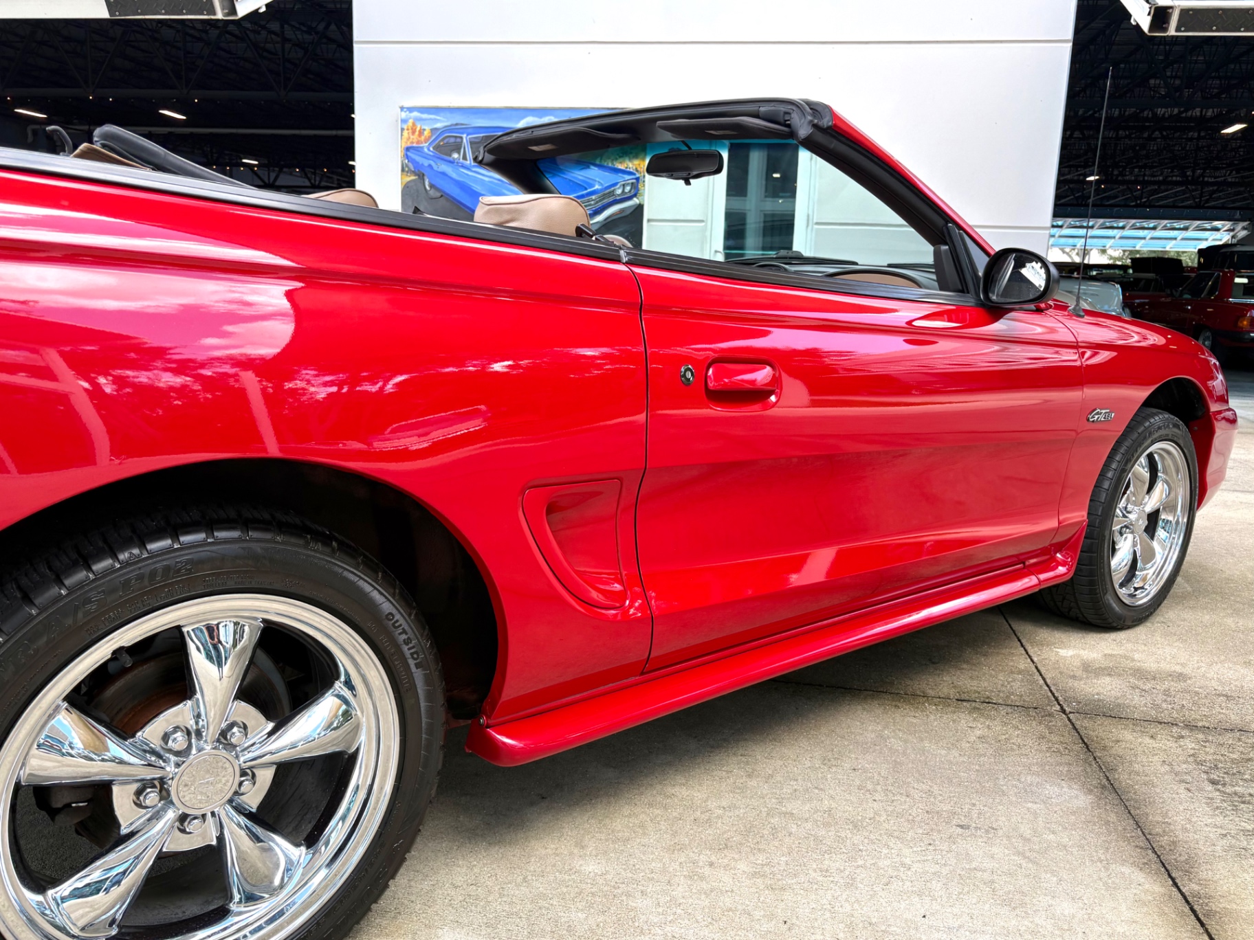 Vehicle photo 17