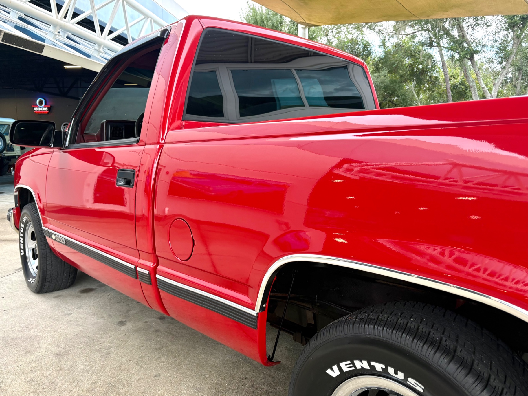 Vehicle photo 14