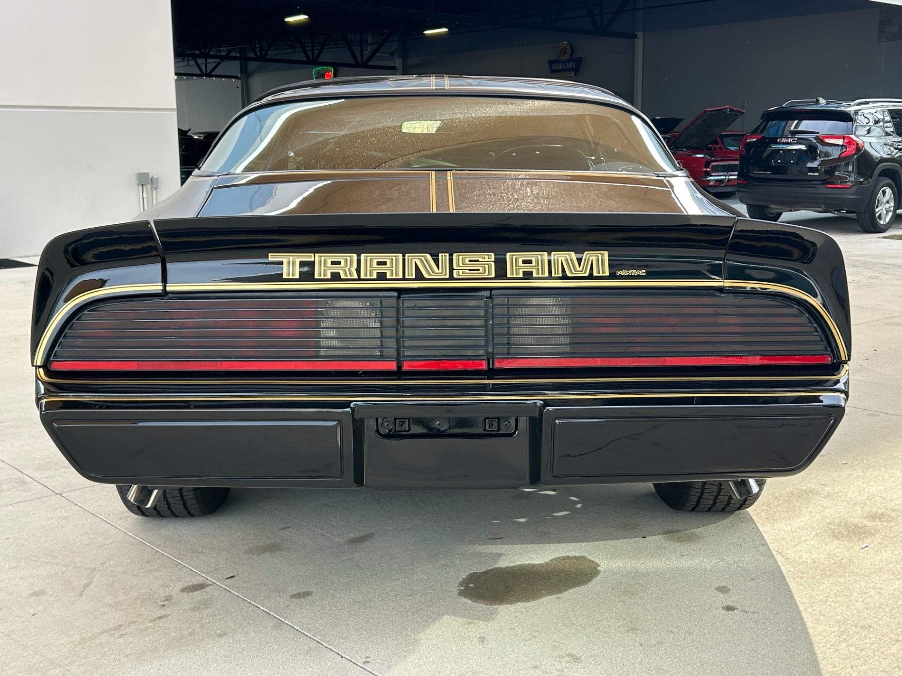 Vehicle photo 6