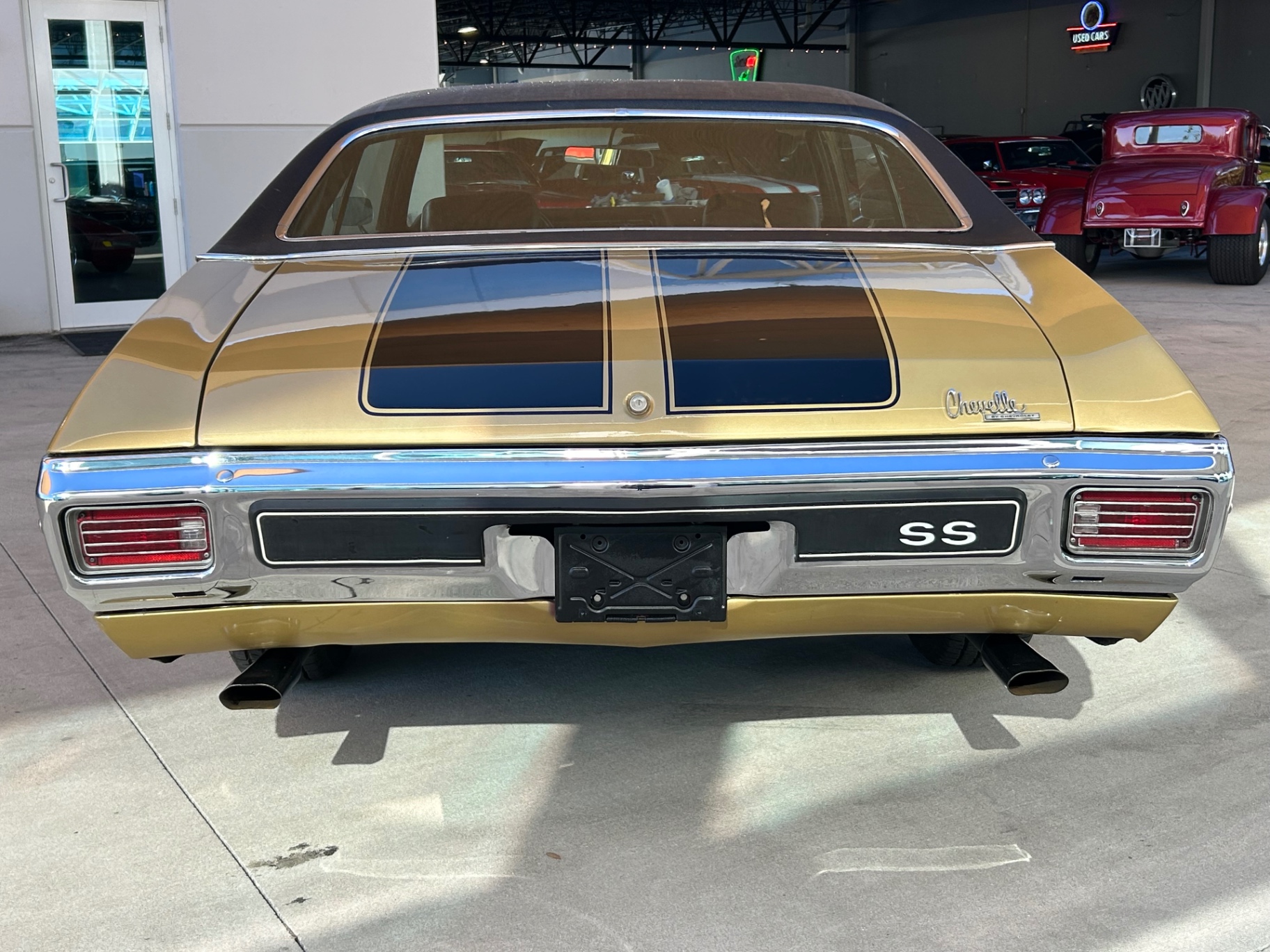 Vehicle photo 6