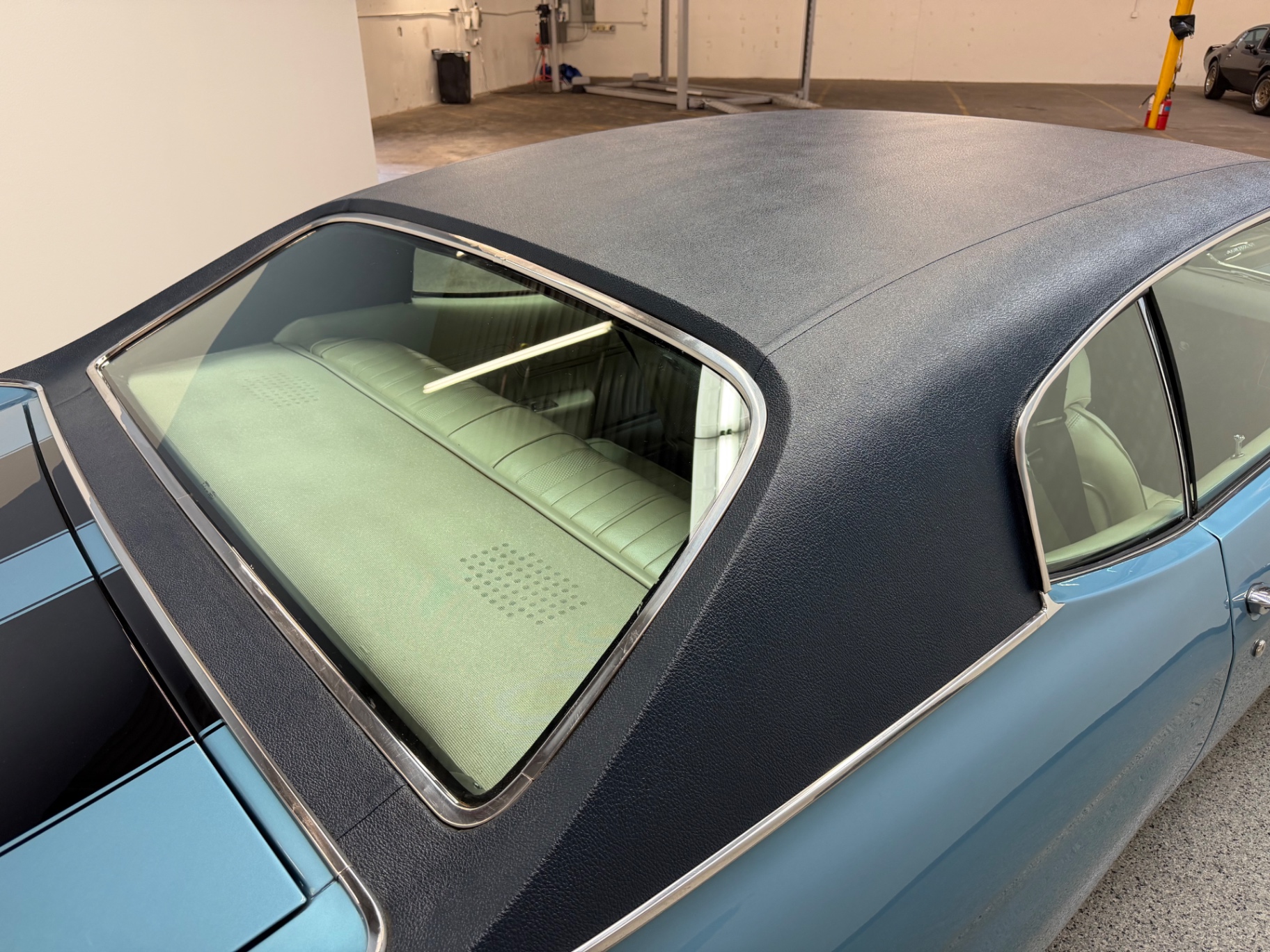 Vehicle photo 54