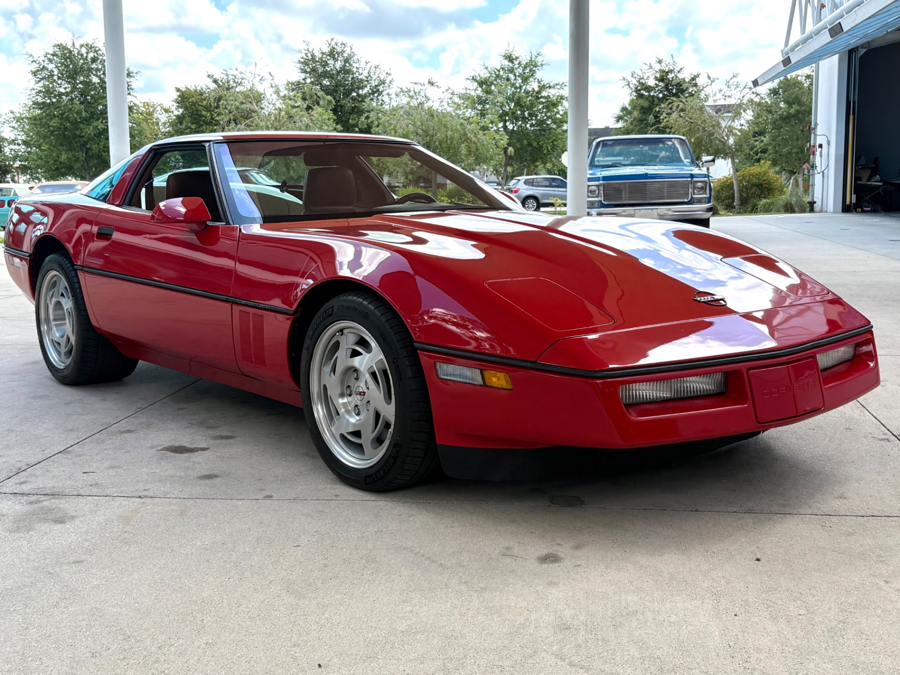 Vehicle photo 5