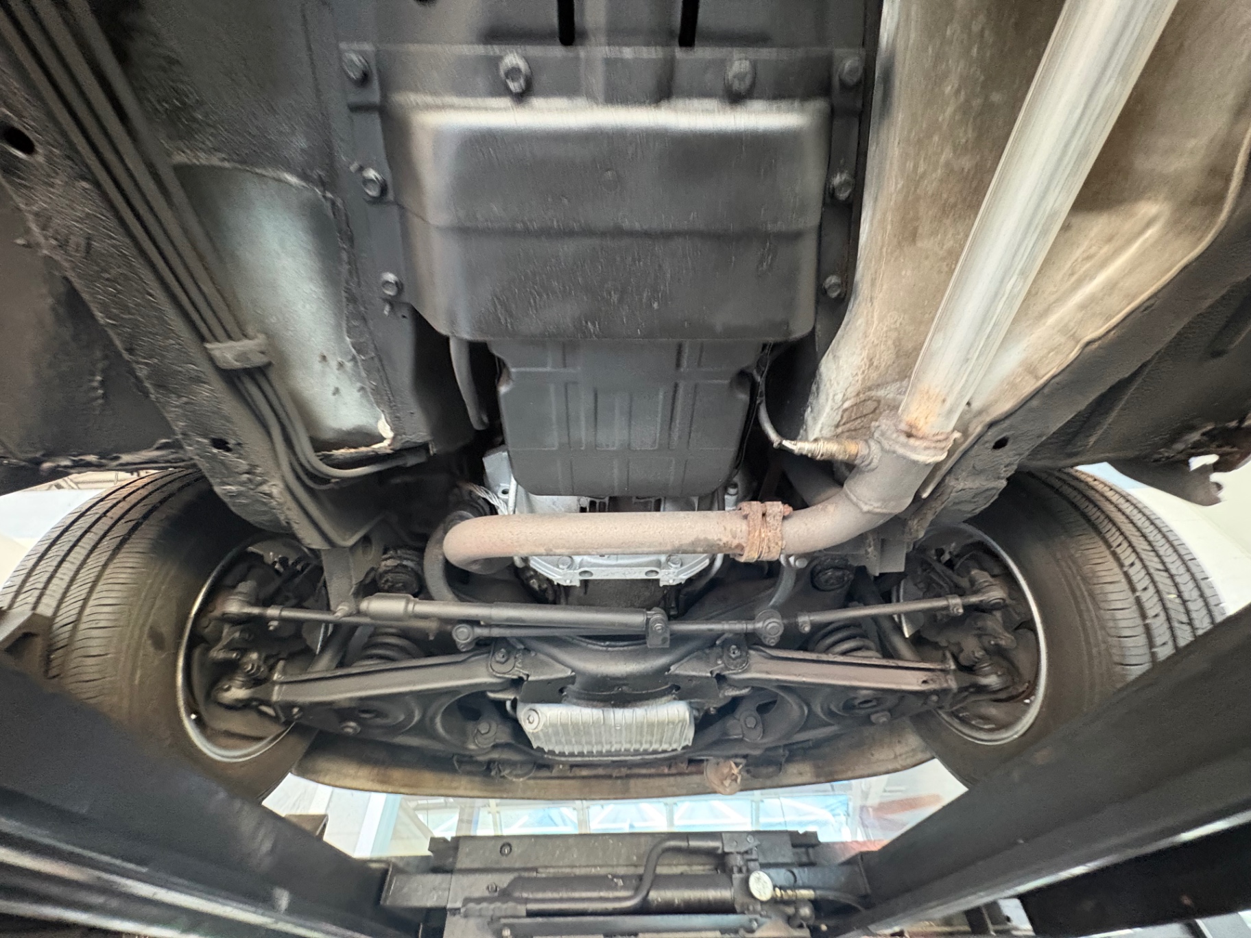 Vehicle photo 46
