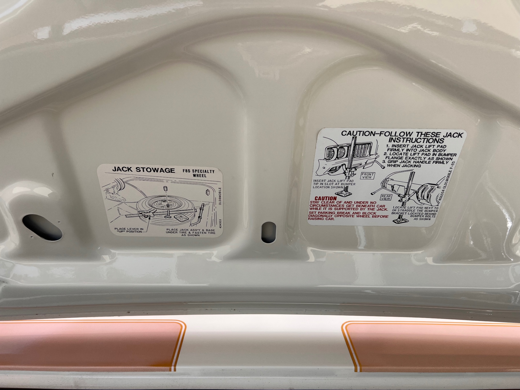 Vehicle photo 28