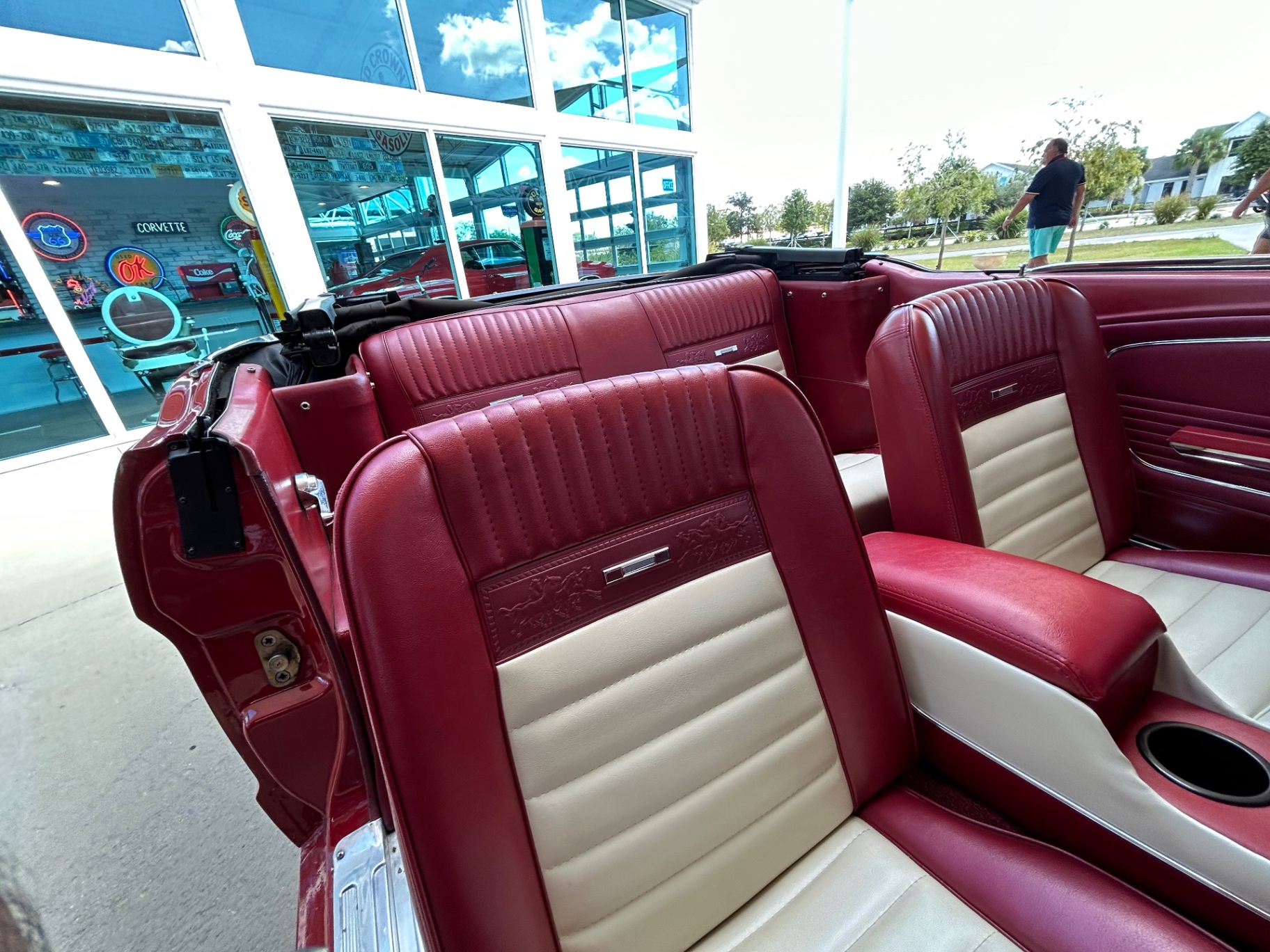 Vehicle photo 28