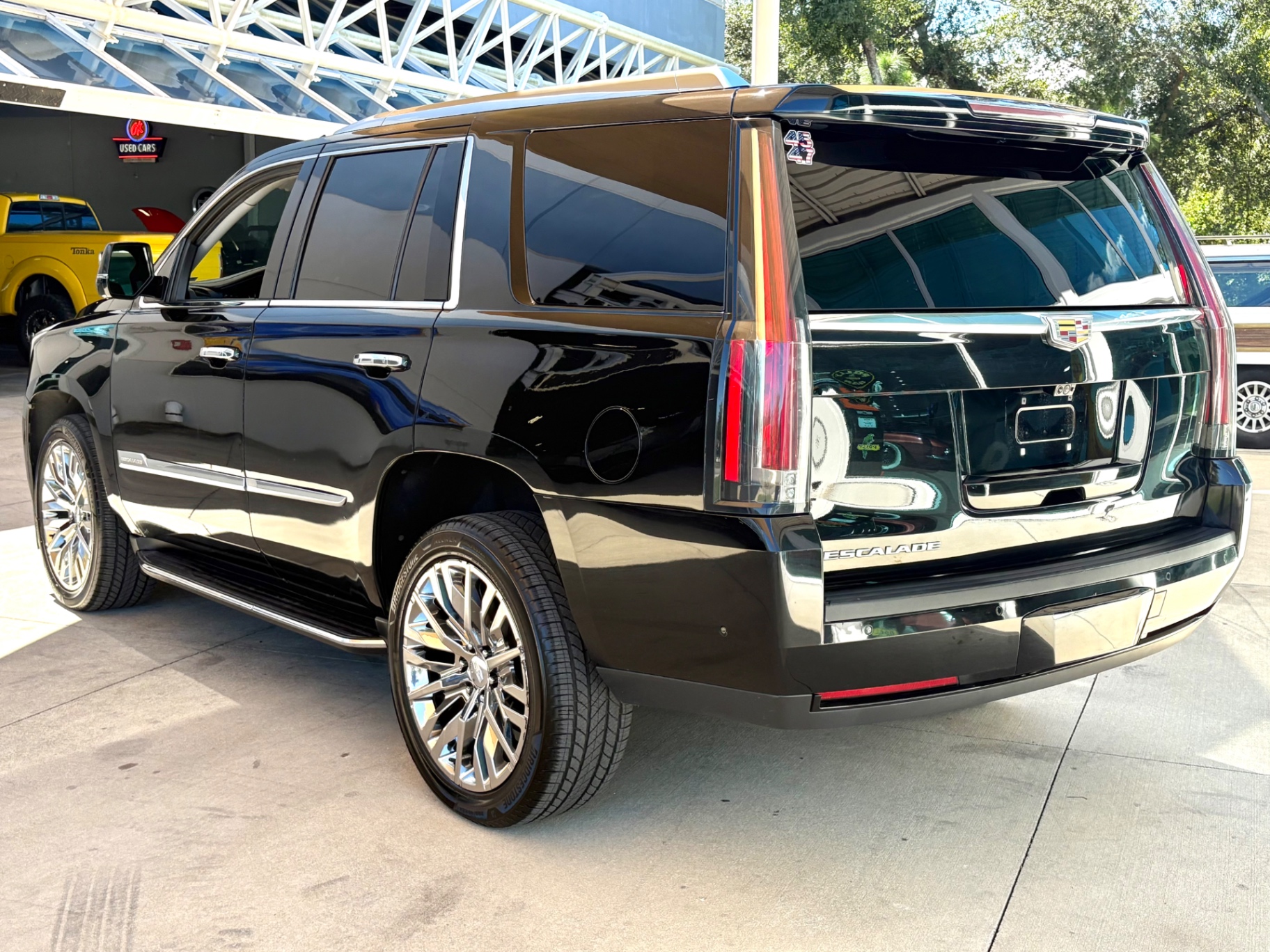 Vehicle photo 9