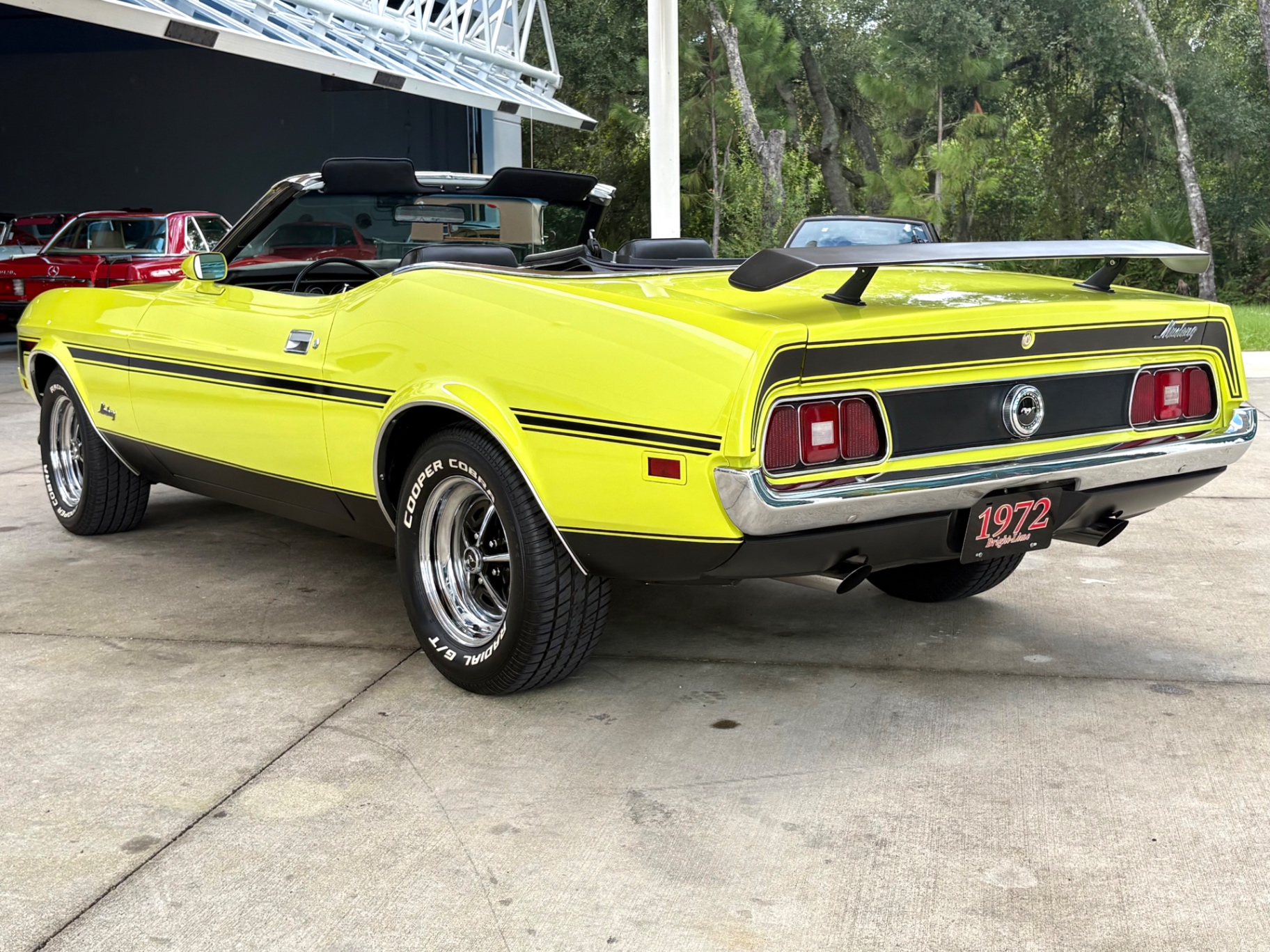 Vehicle photo 9