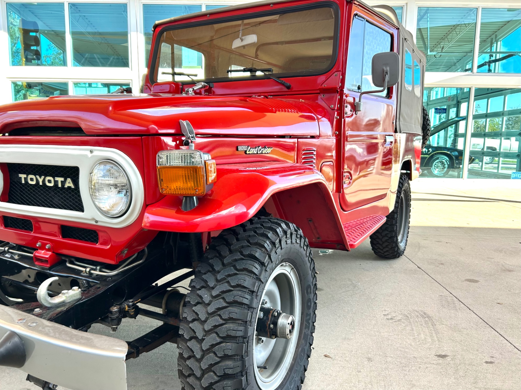 Vehicle photo 13