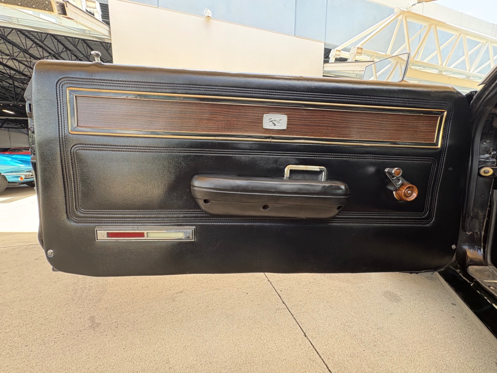 Vehicle photo 30