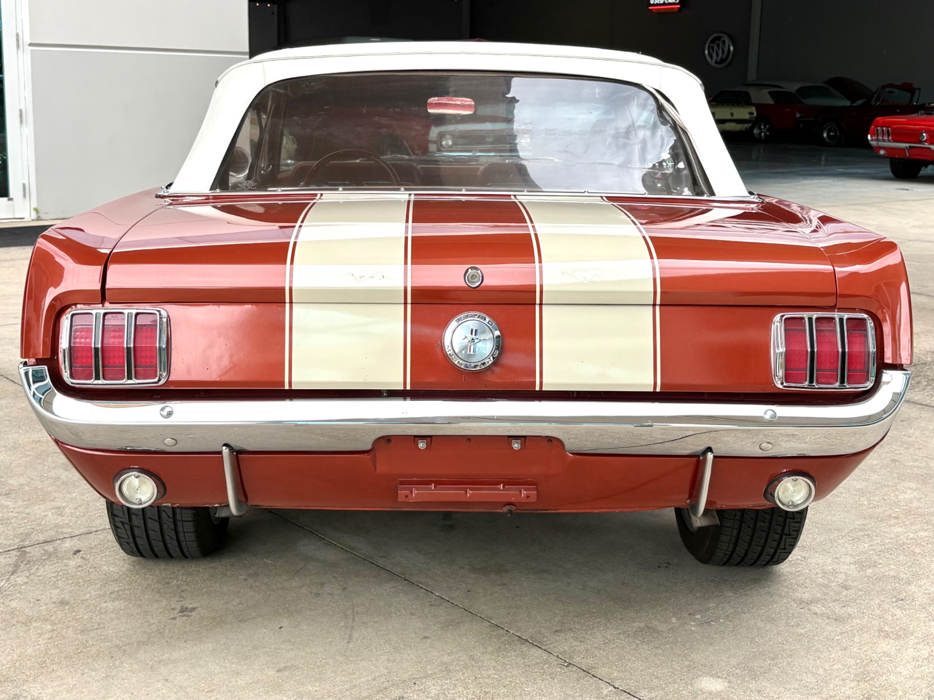 Vehicle photo 23