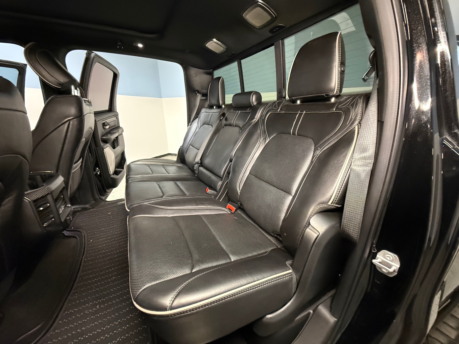 Vehicle photo 40