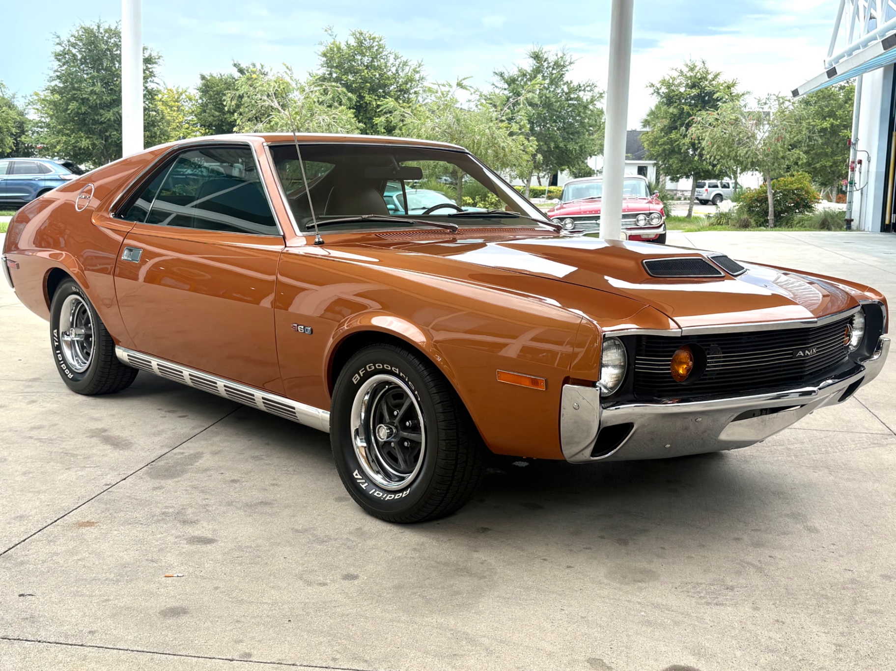 Vehicle photo 4