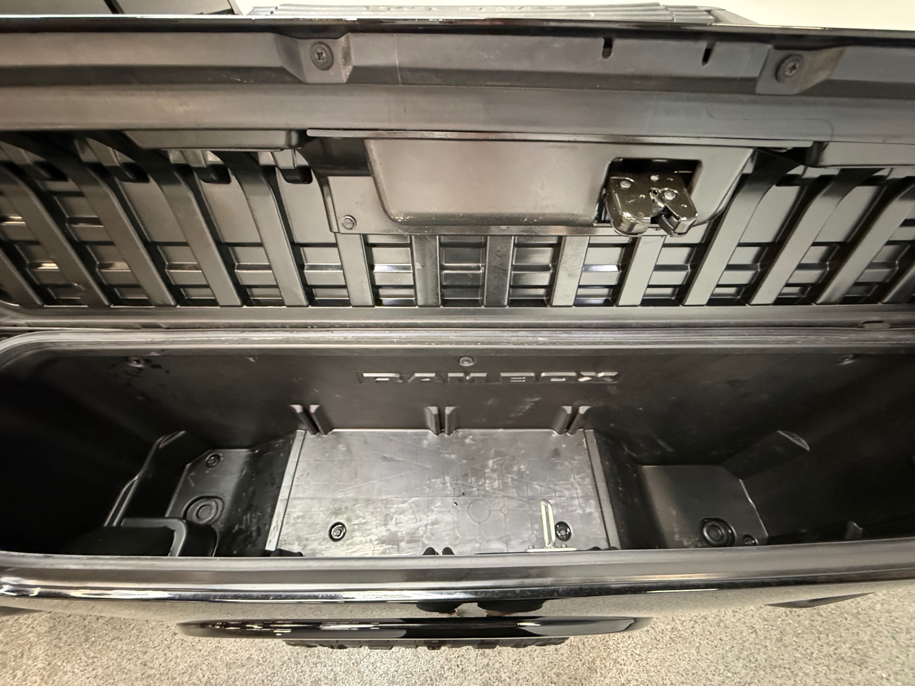 Vehicle photo 16
