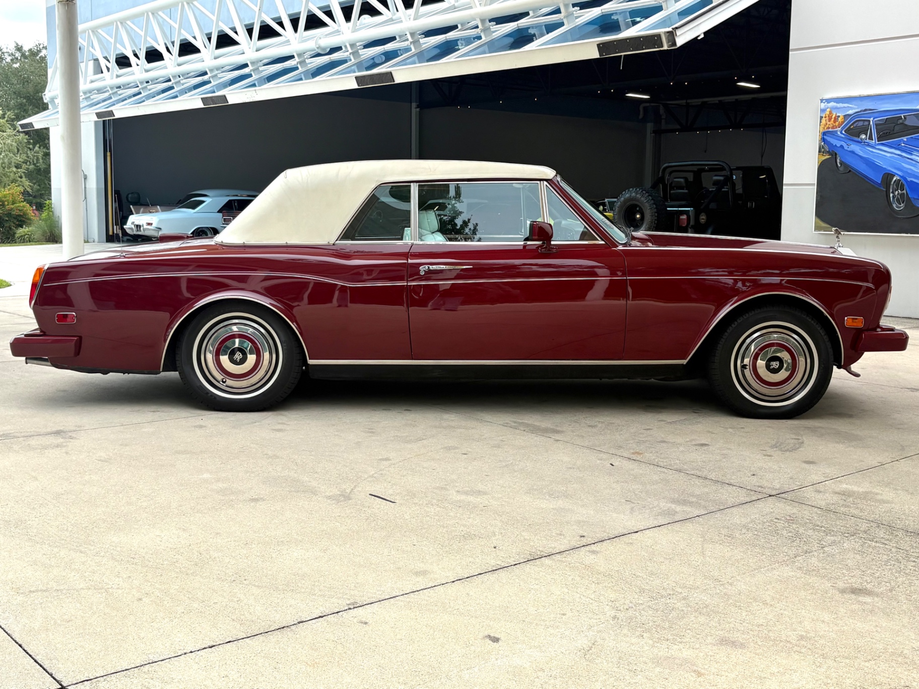 Vehicle photo 22
