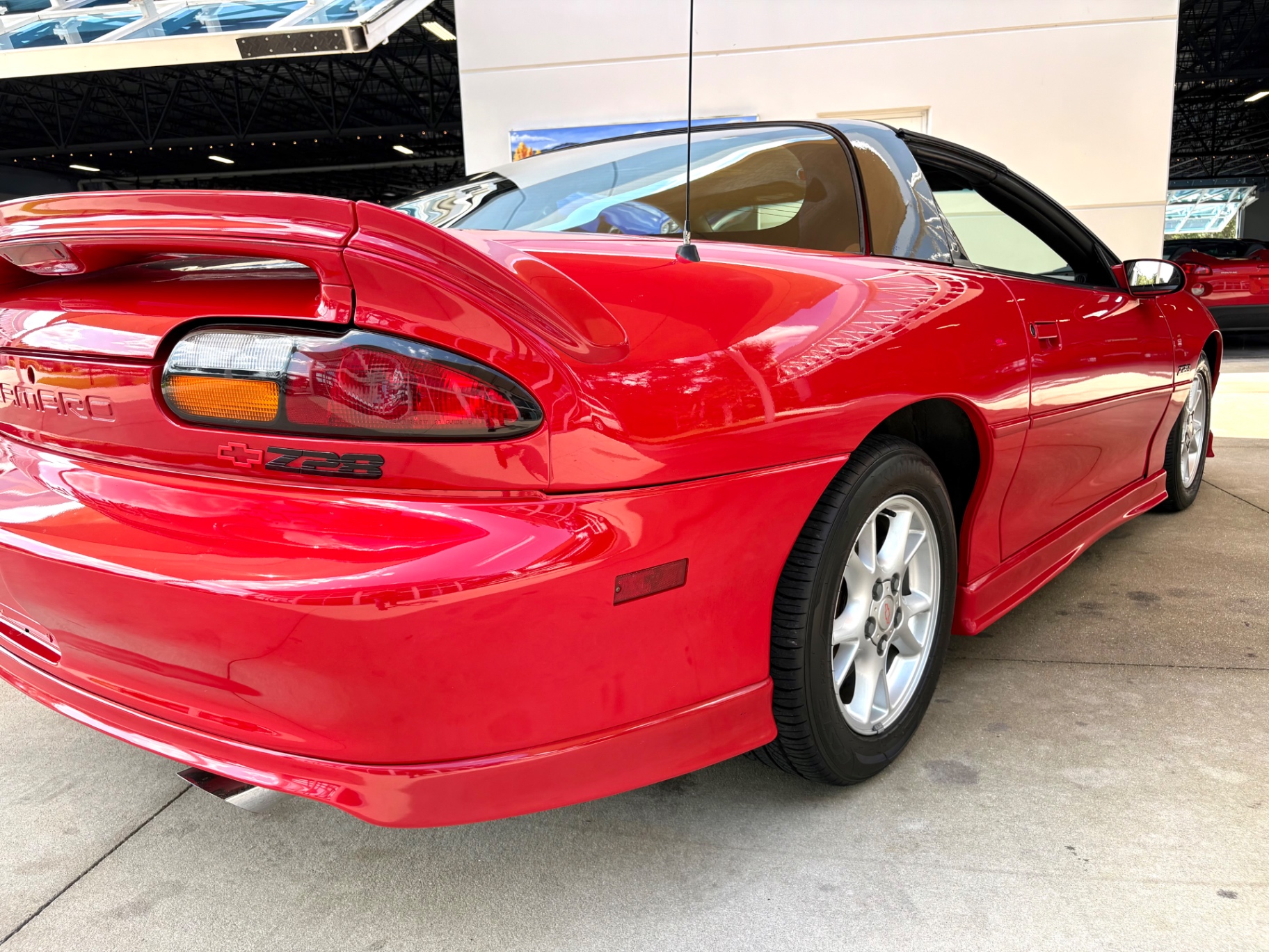 Vehicle photo 17