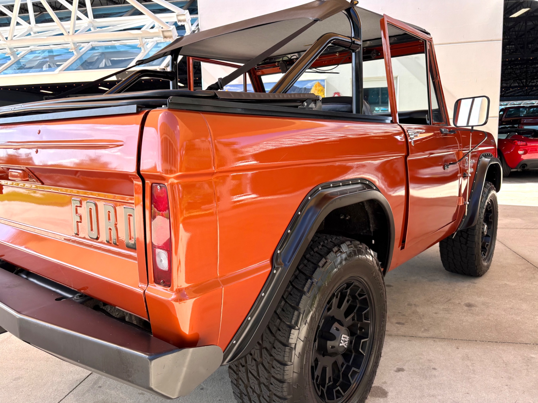 Vehicle photo 15
