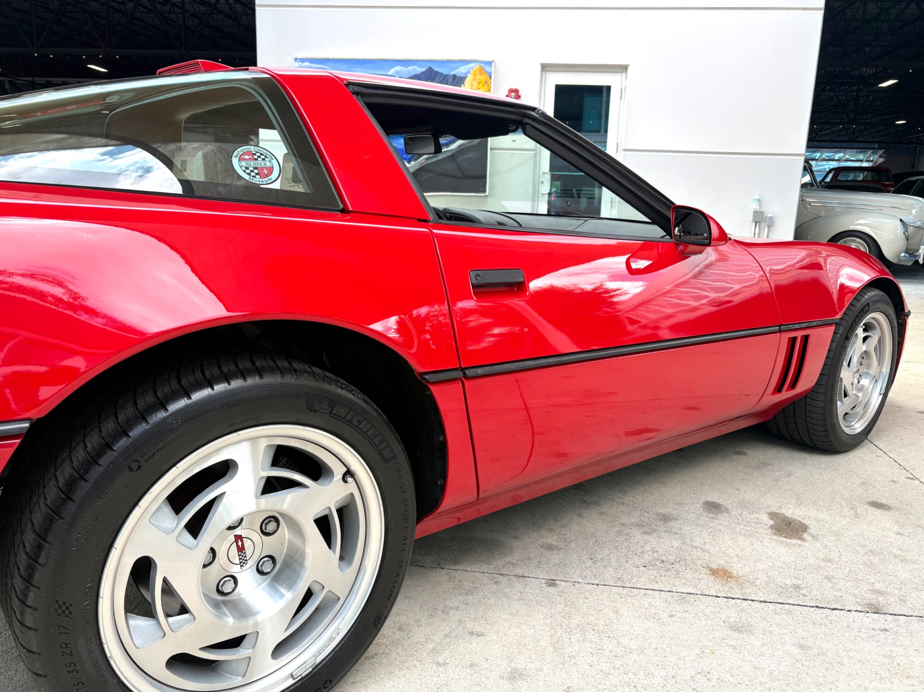 Vehicle photo 18