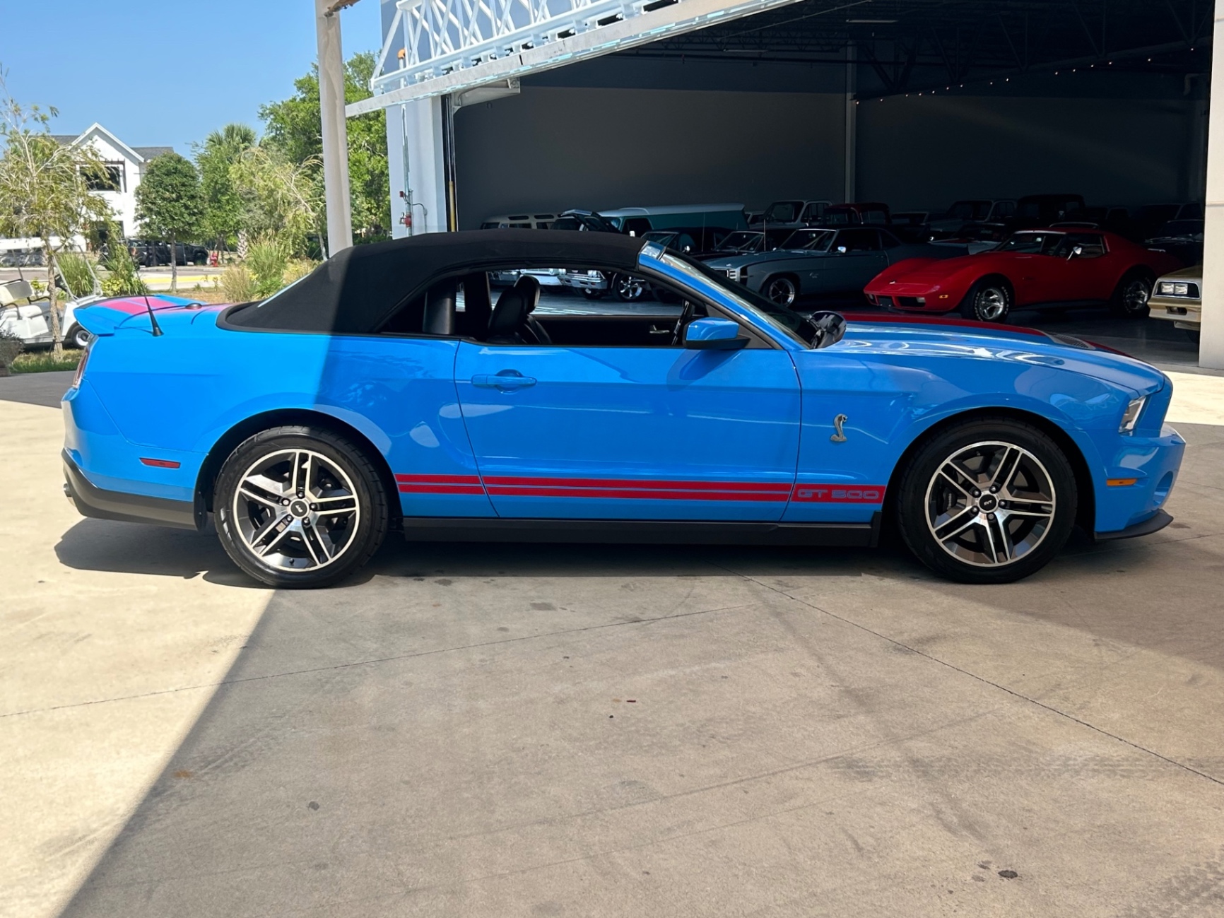 Vehicle photo 15