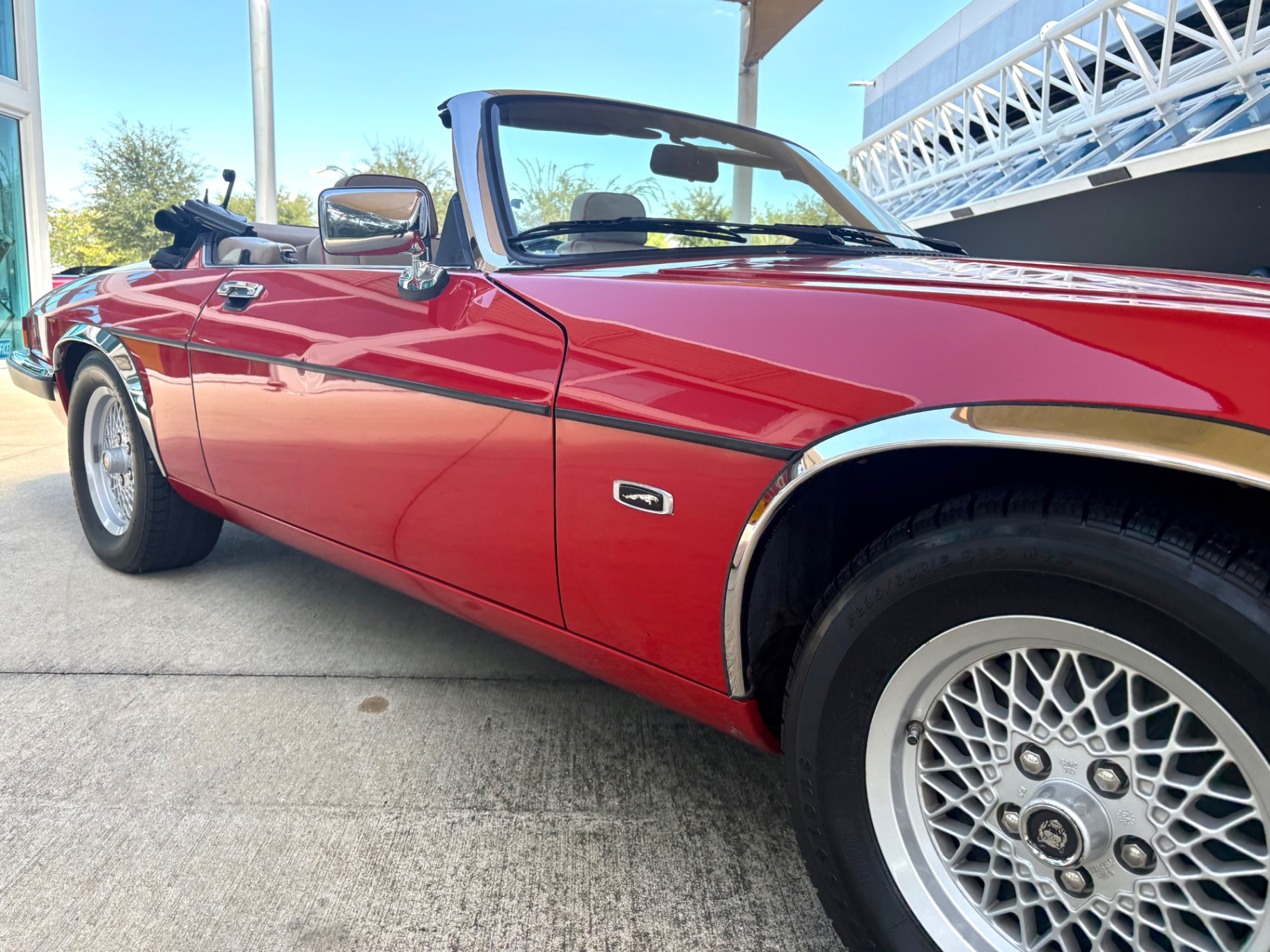 Vehicle photo 18