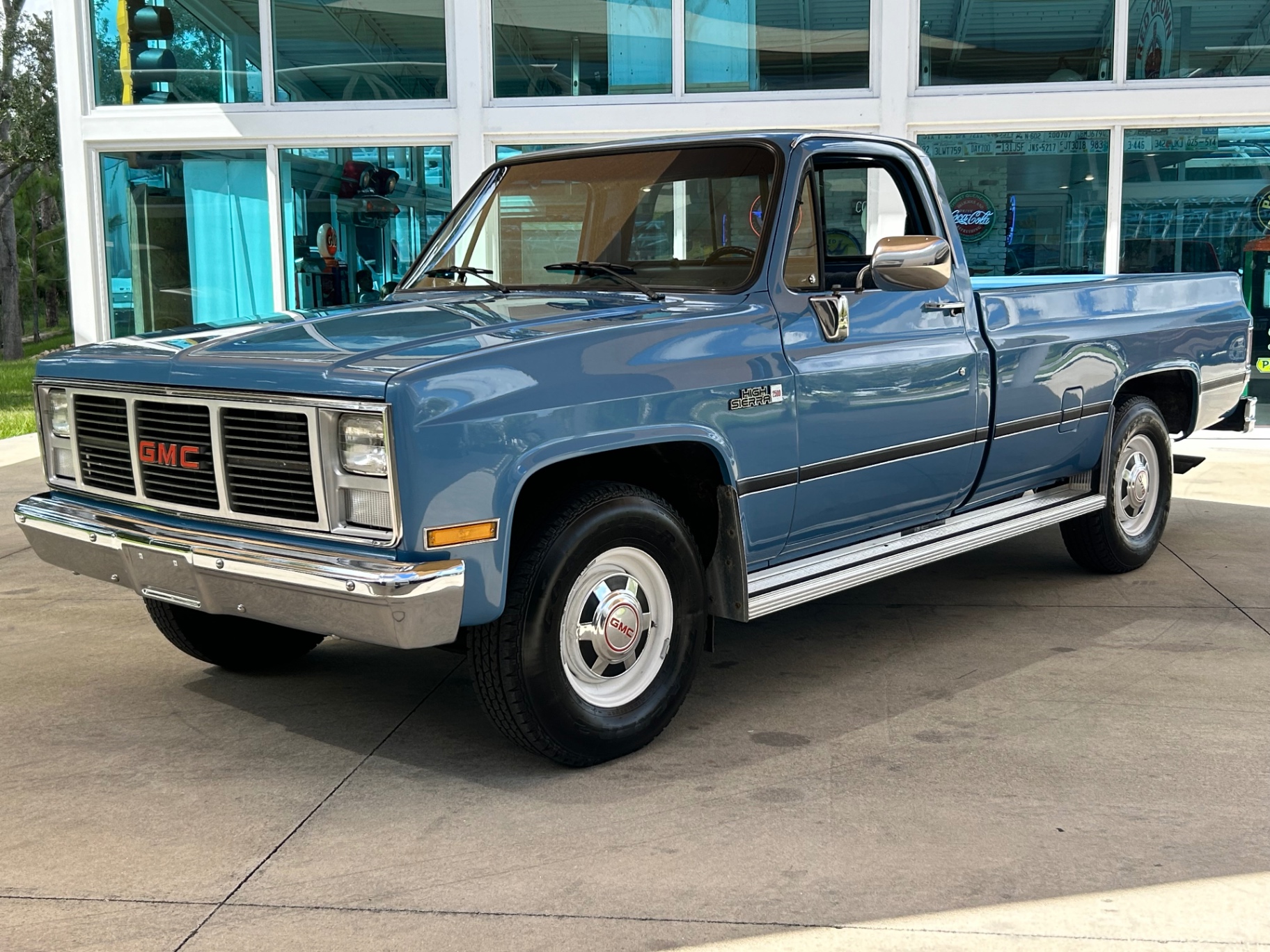 Vehicle photo 9