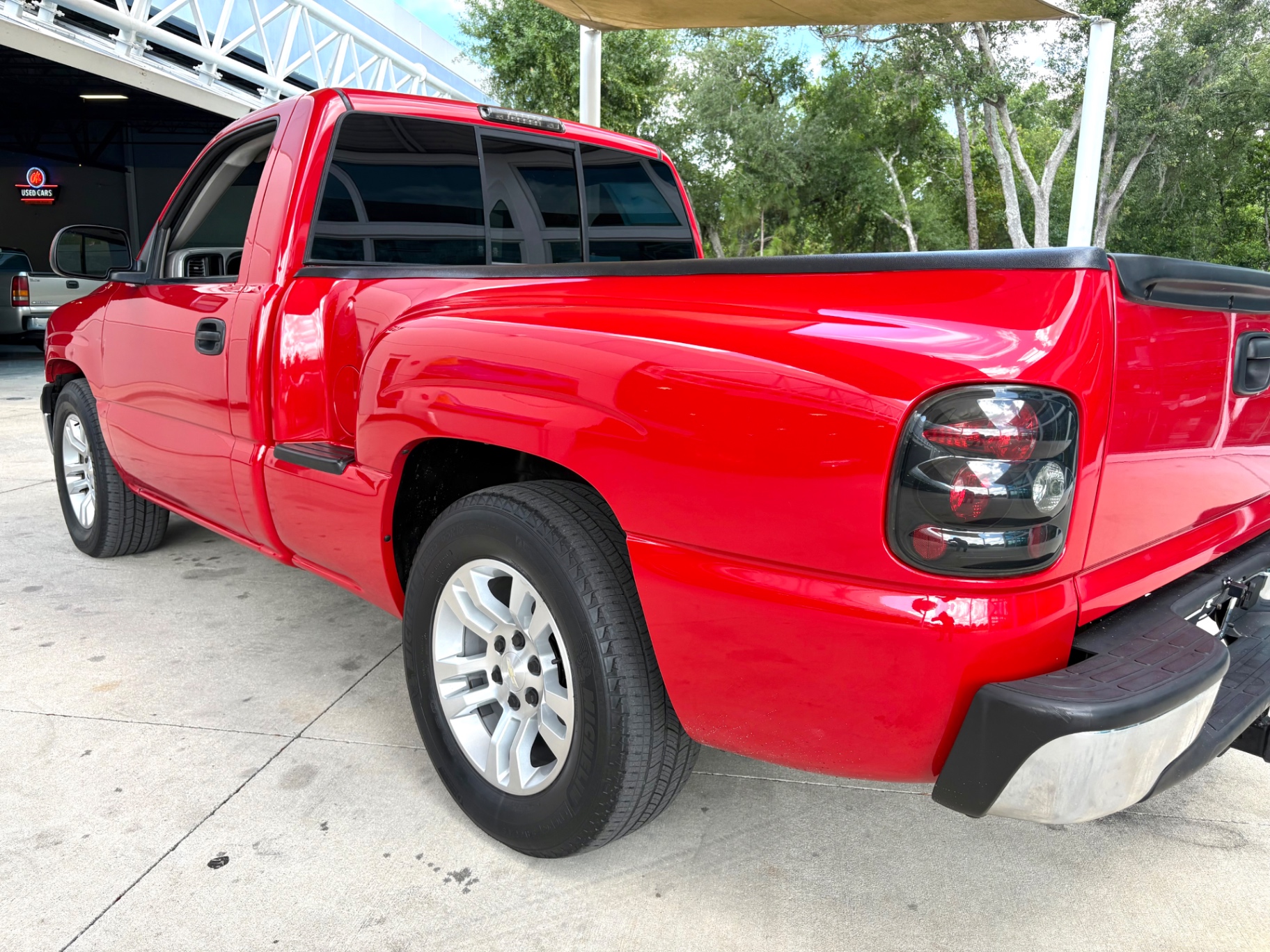 Vehicle photo 15