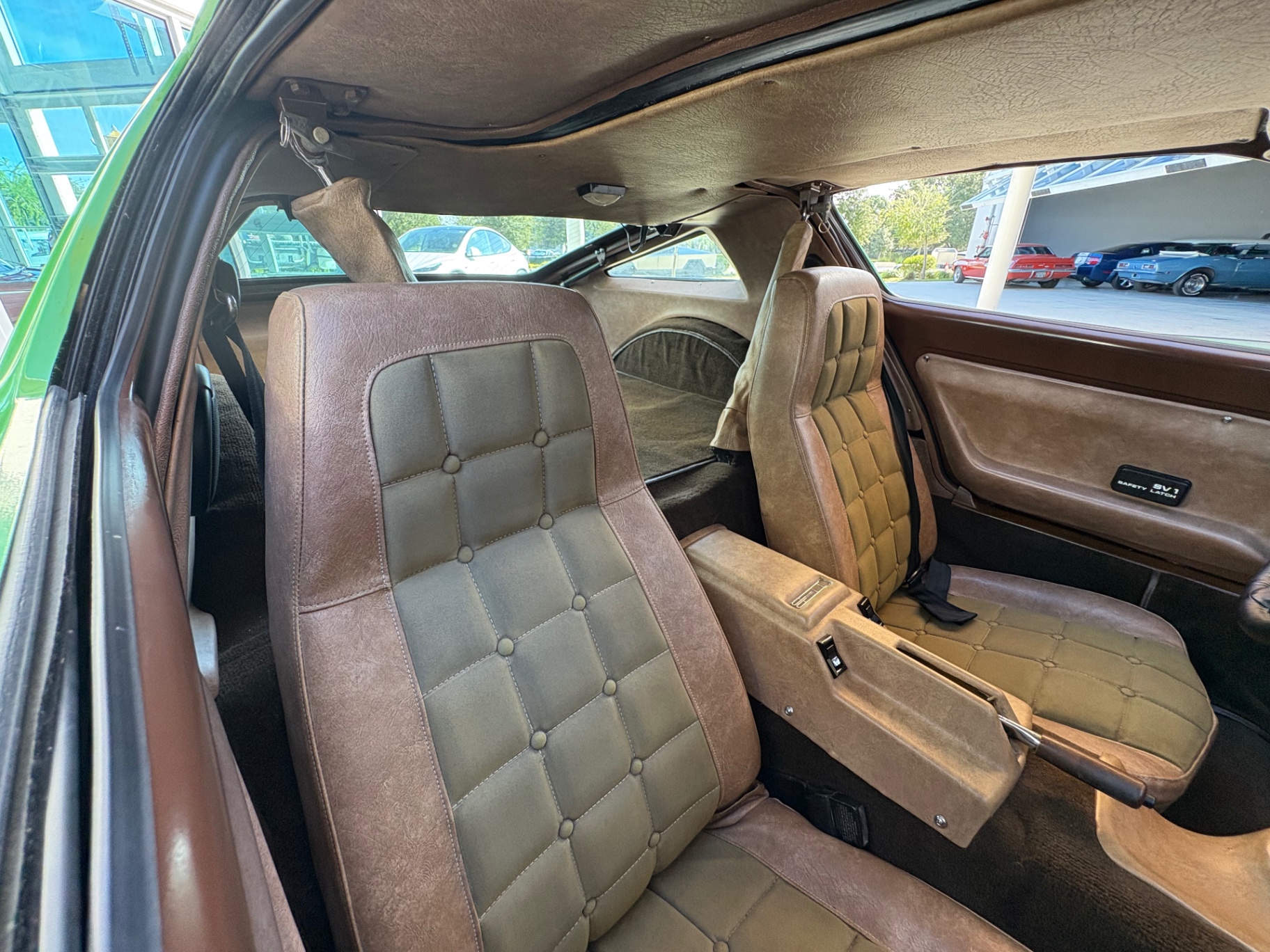 Vehicle photo 36