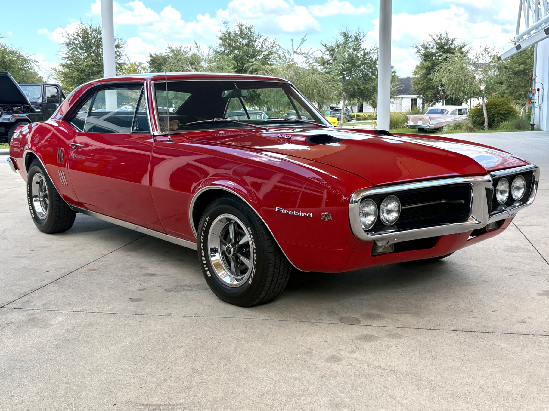 Vehicle photo 4