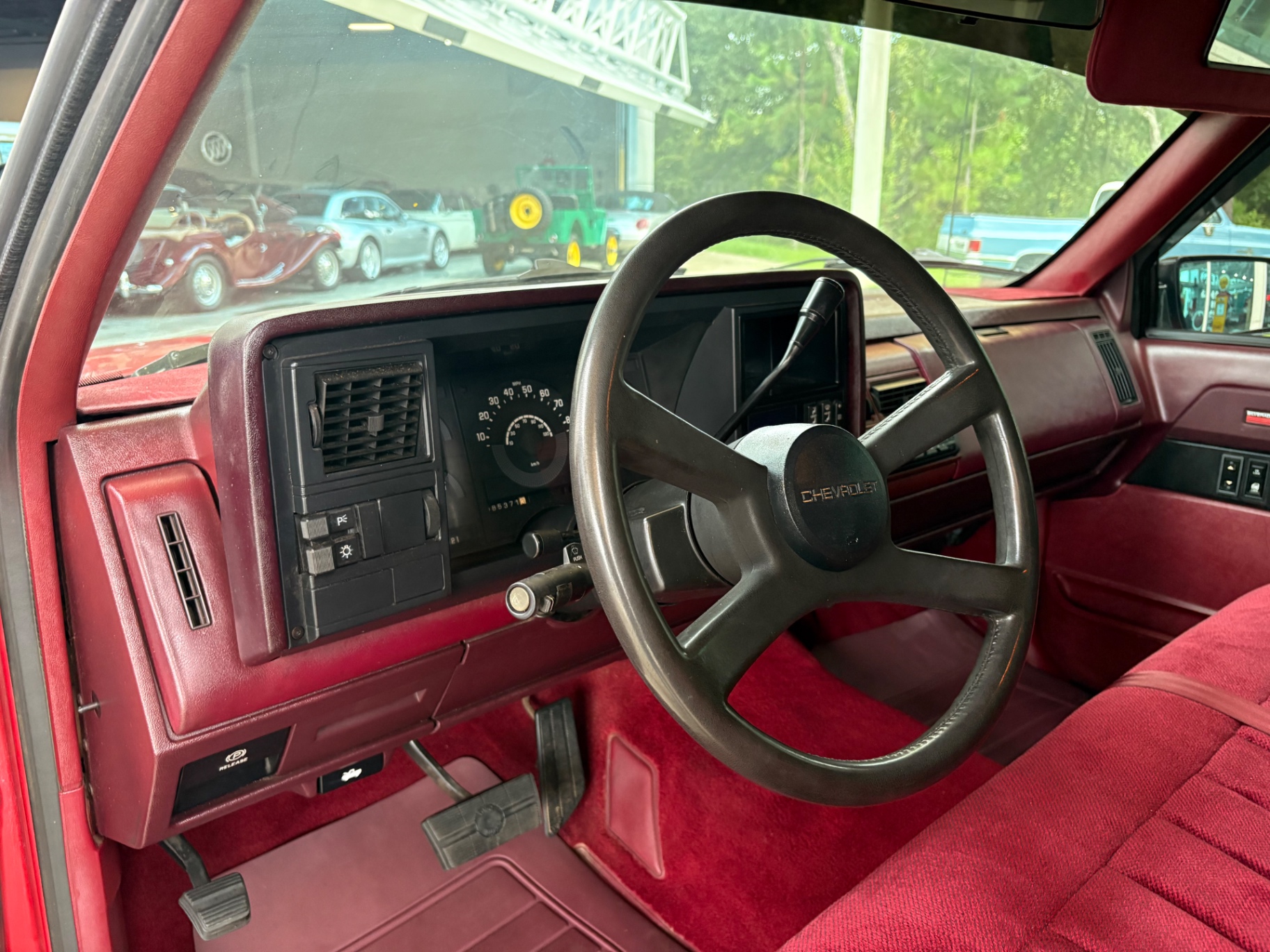Vehicle photo 30