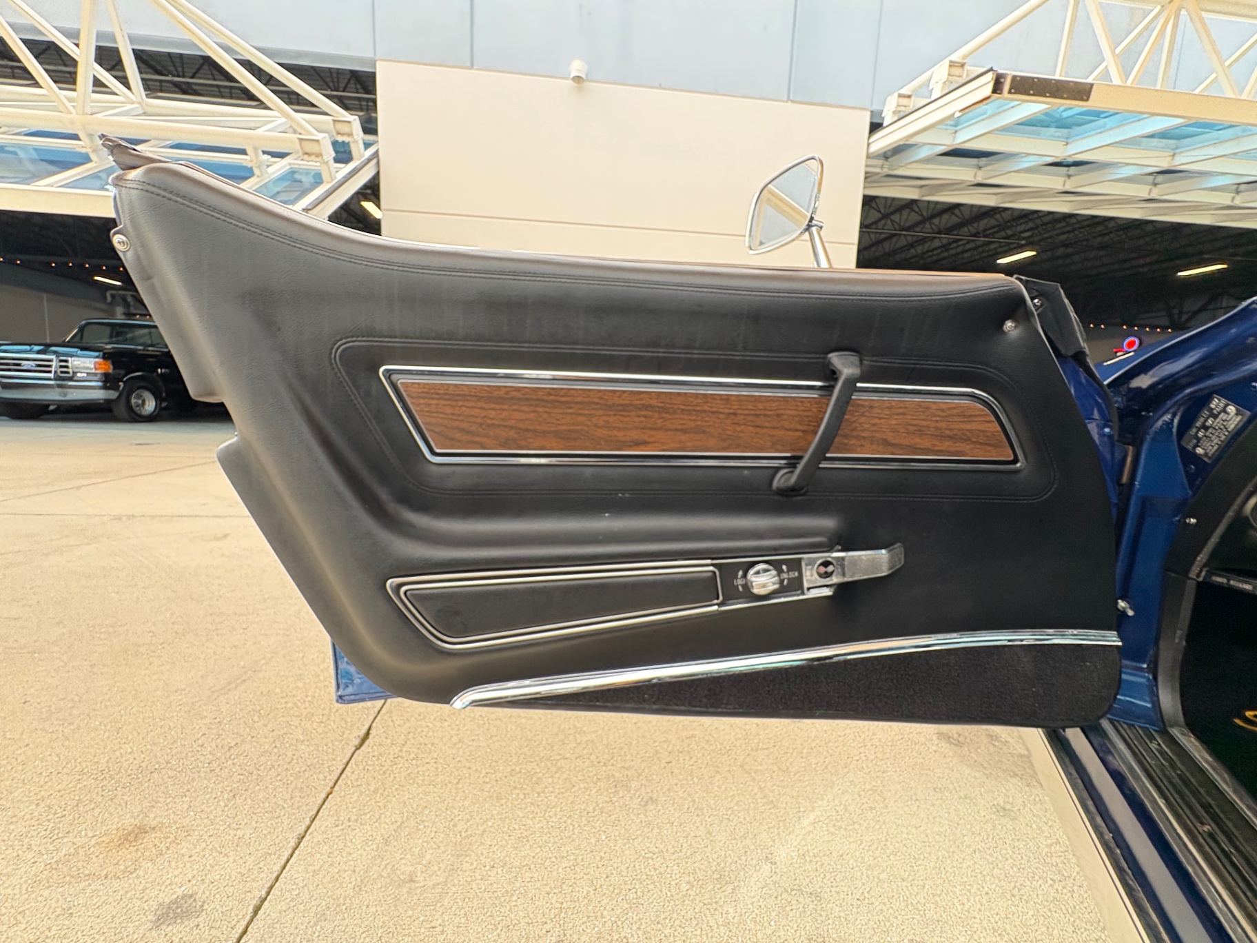Vehicle photo 34