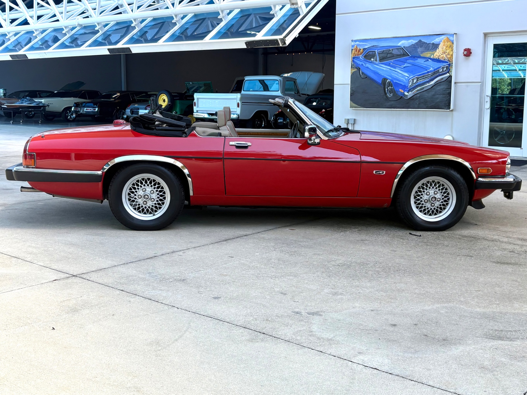 Vehicle photo 5