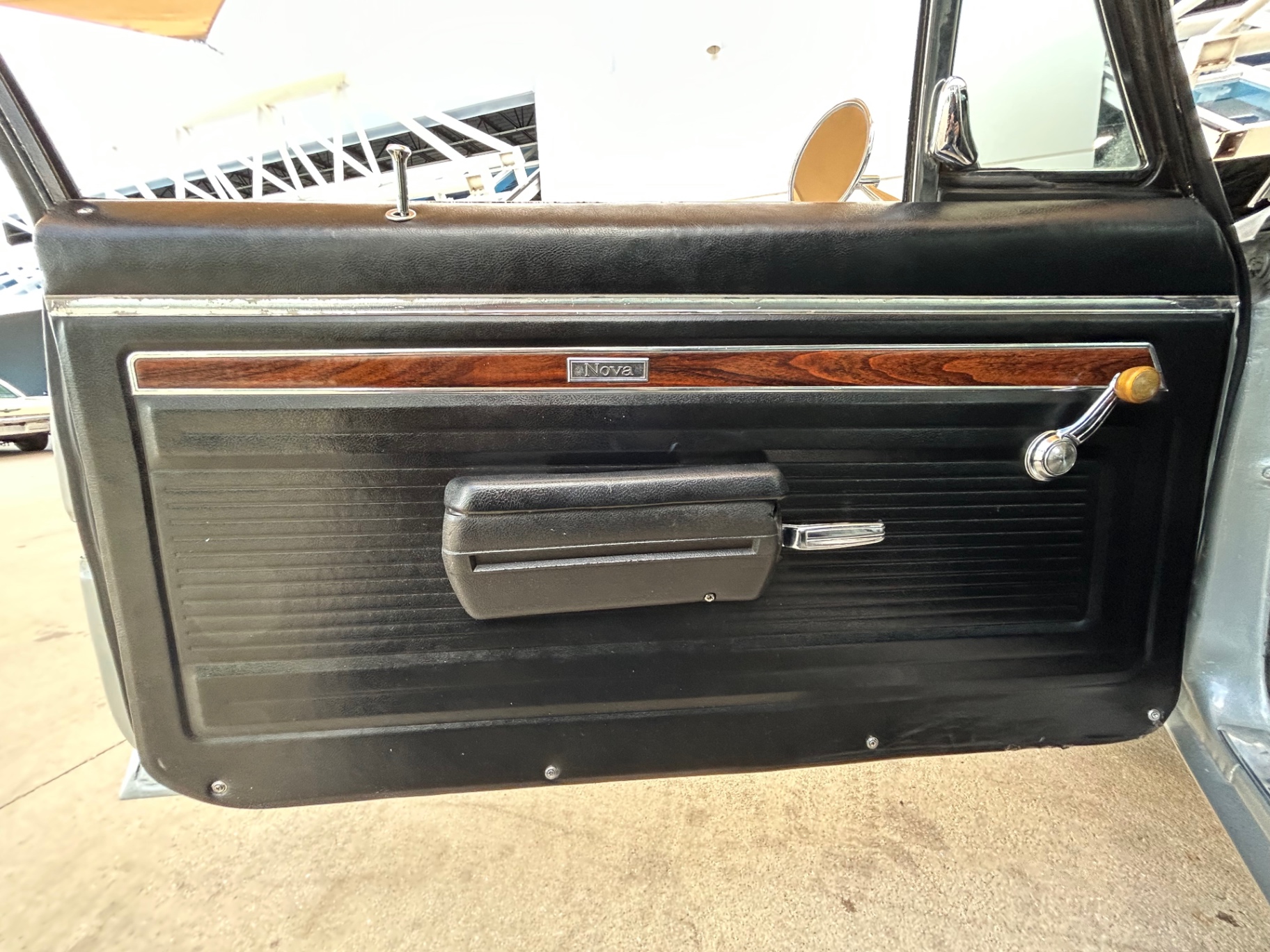 Vehicle photo 23