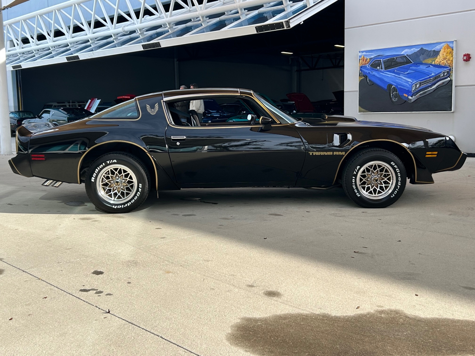 Vehicle photo 4