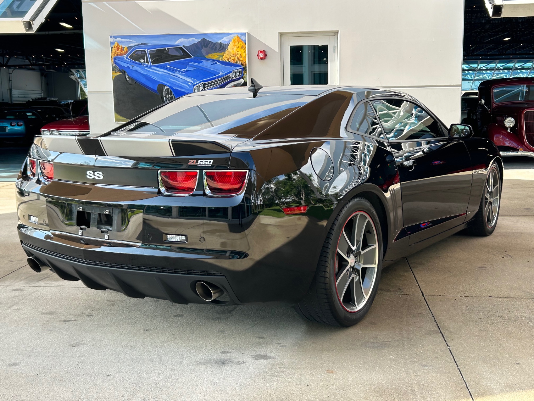 Vehicle photo 5