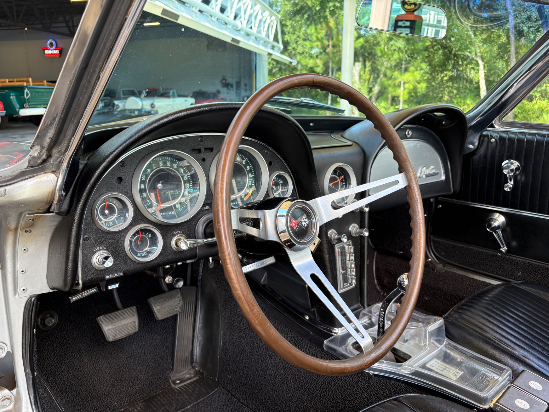 Vehicle photo 43