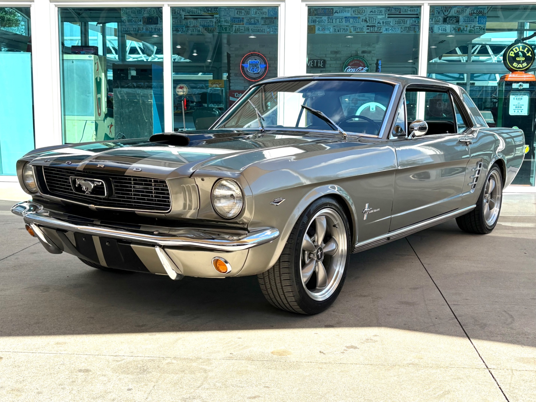 Vehicle photo 11
