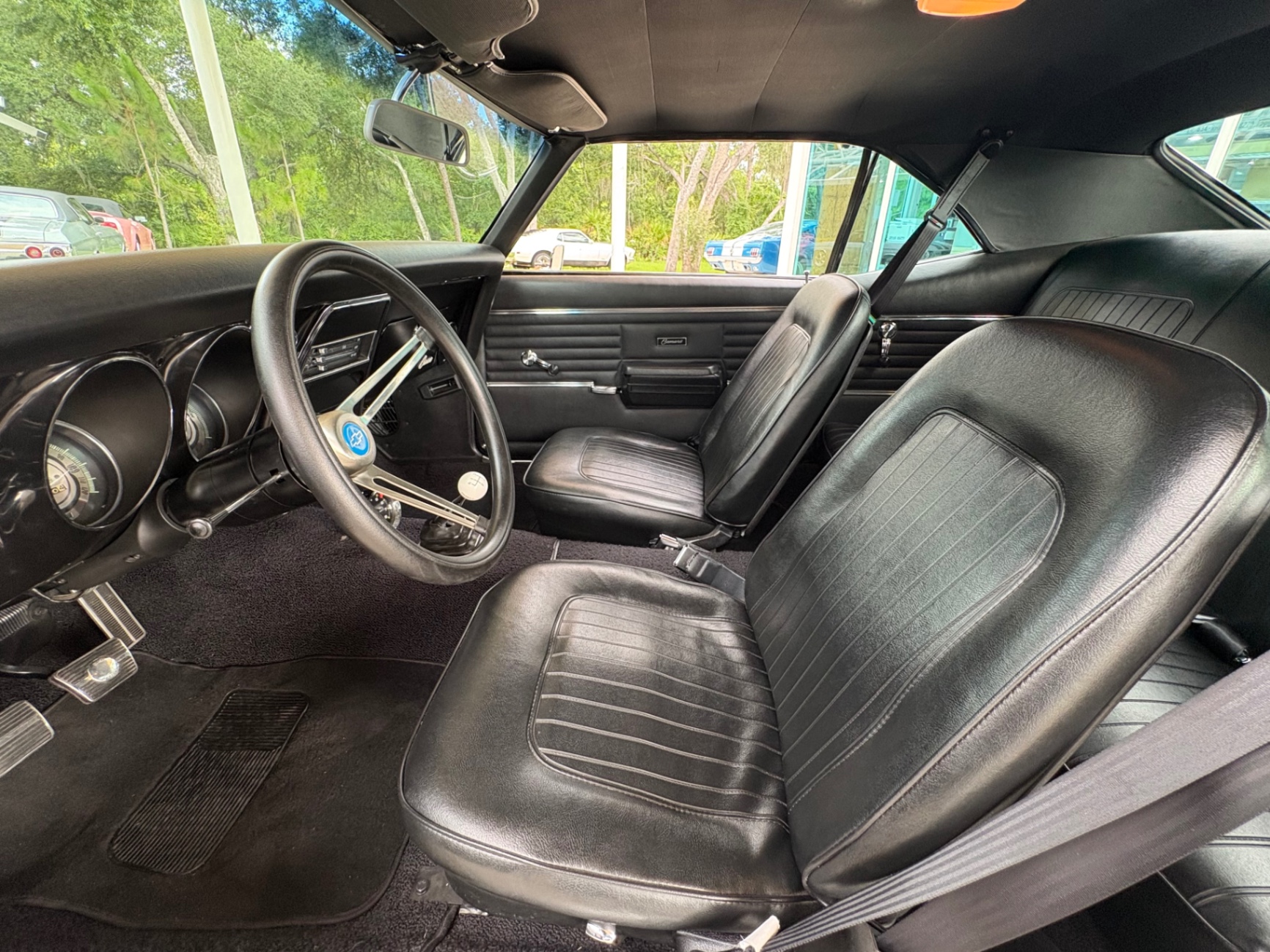 Vehicle photo 34