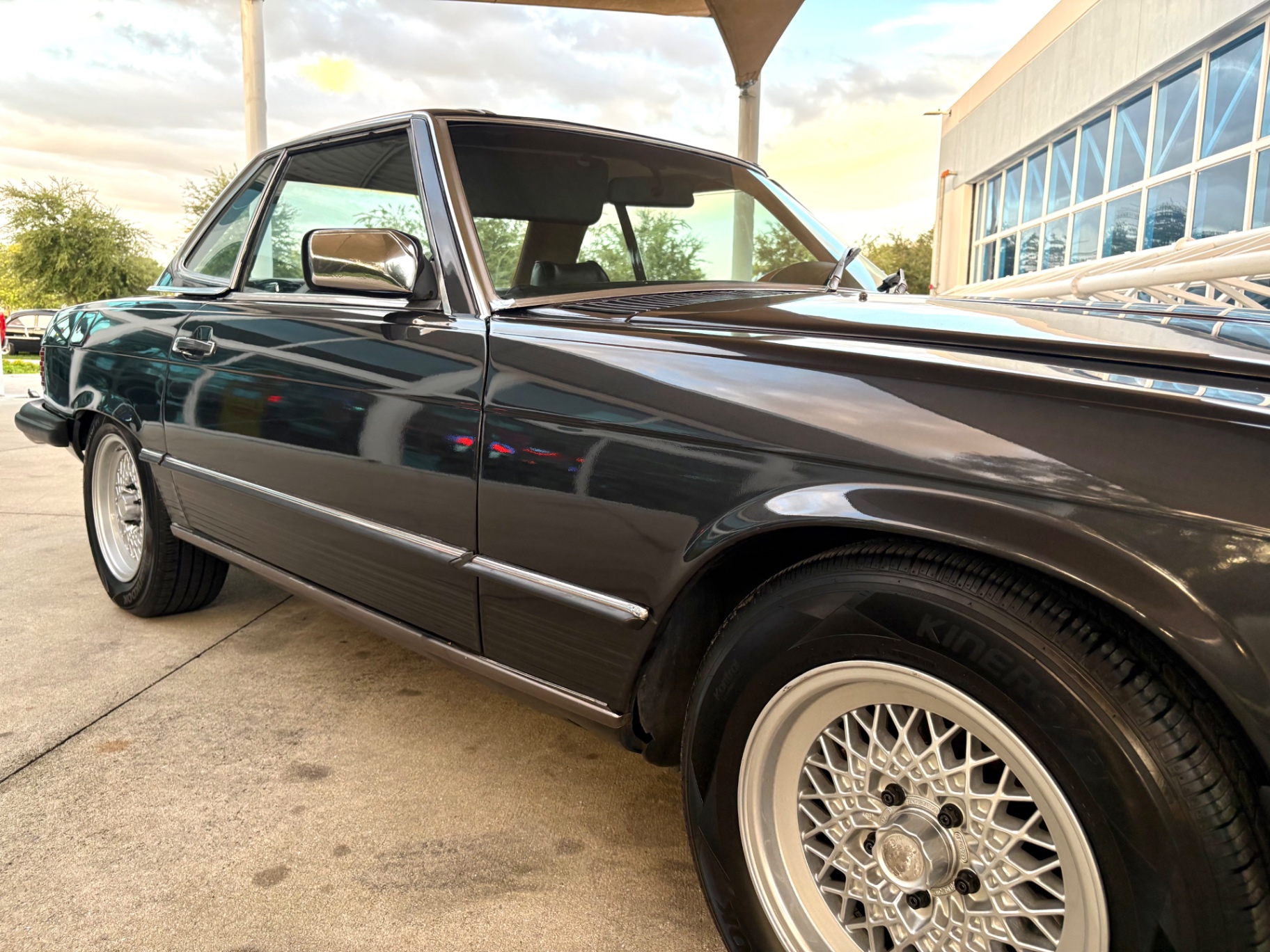 Vehicle photo 18