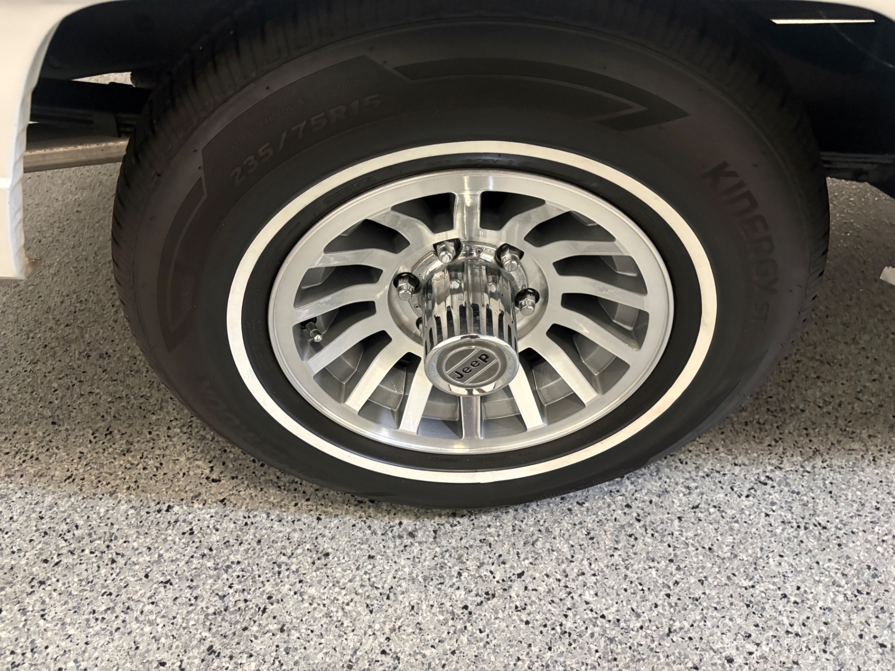 Vehicle photo 12
