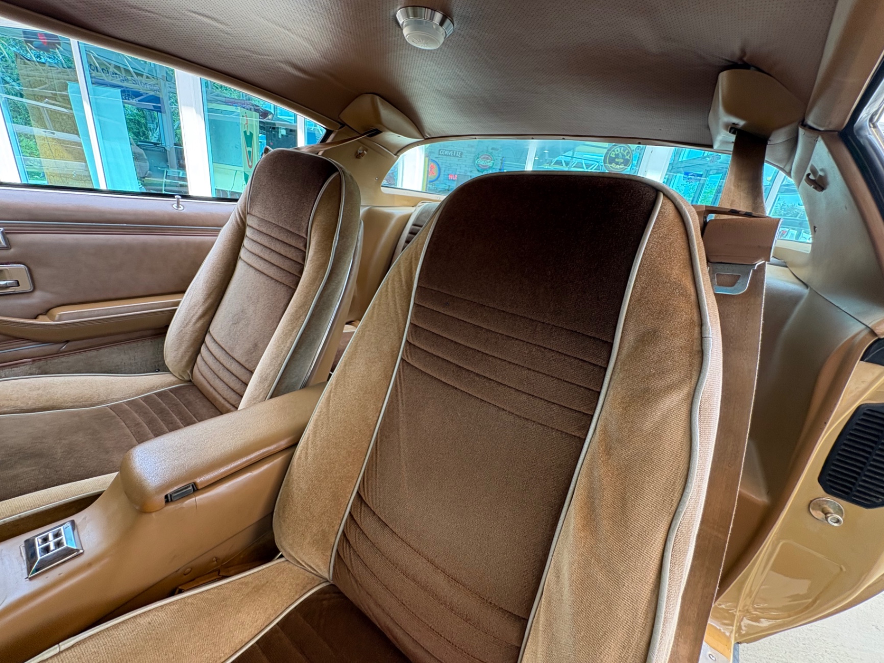 Vehicle photo 32