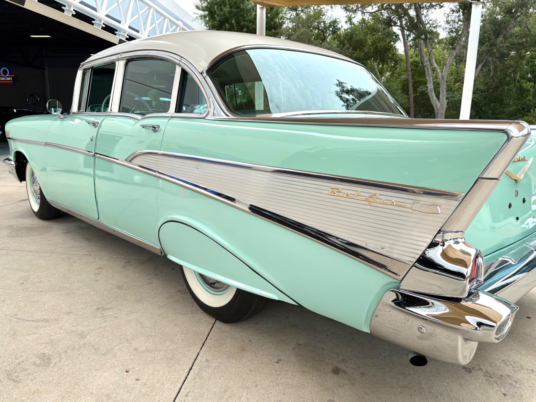 Vehicle photo 15