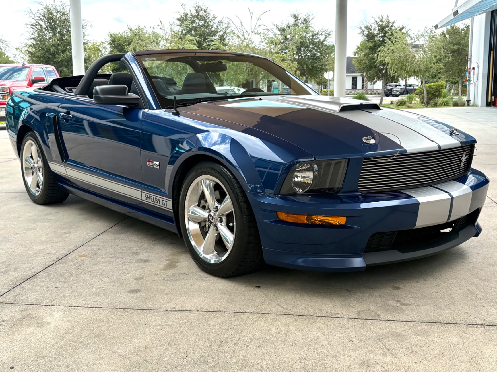 Vehicle photo 4