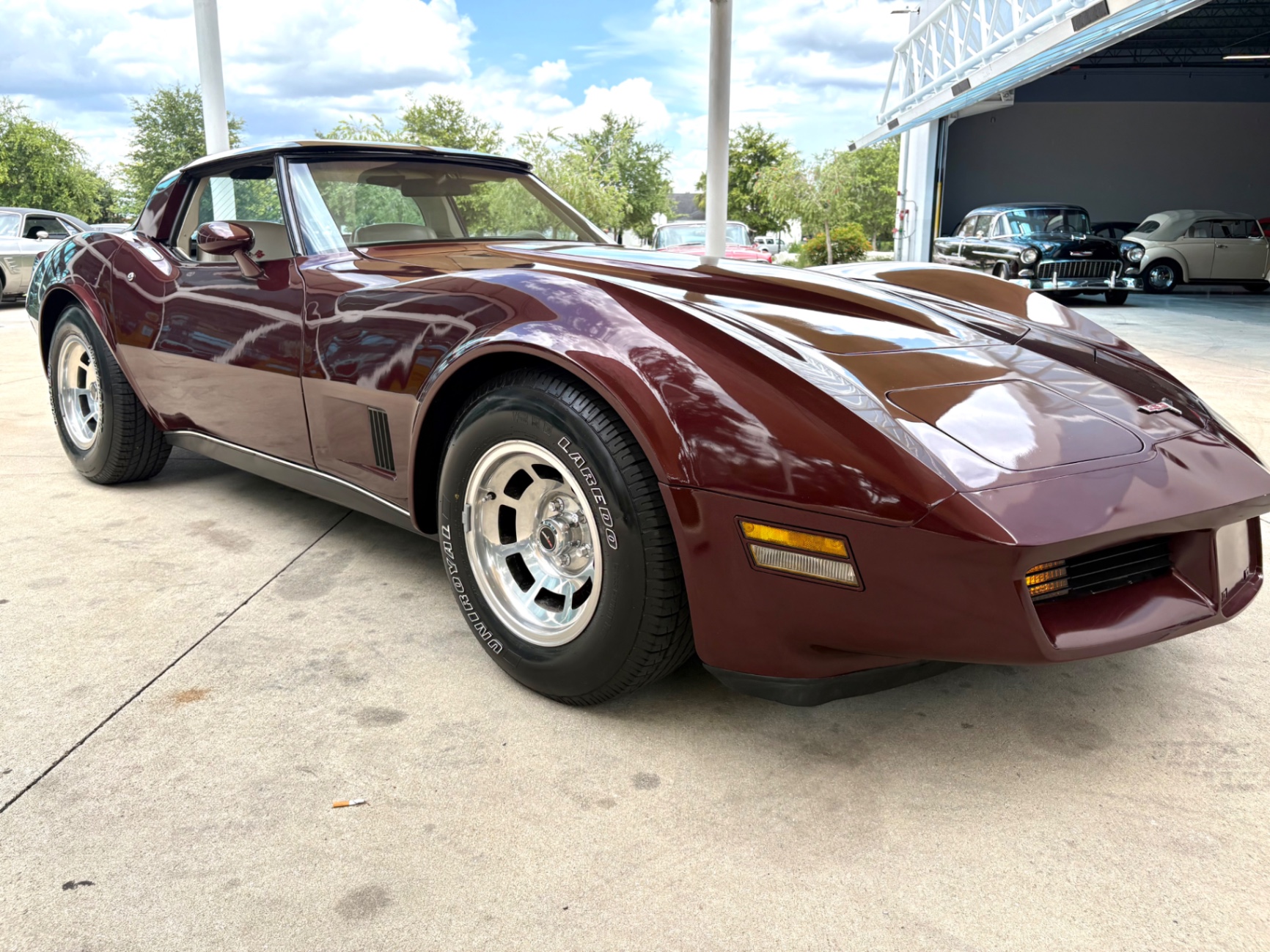 Vehicle photo 19