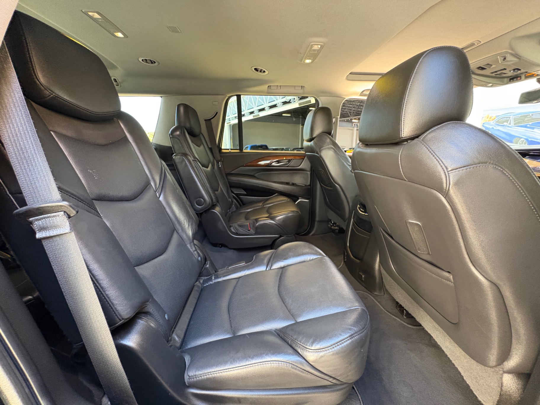 Vehicle photo 43