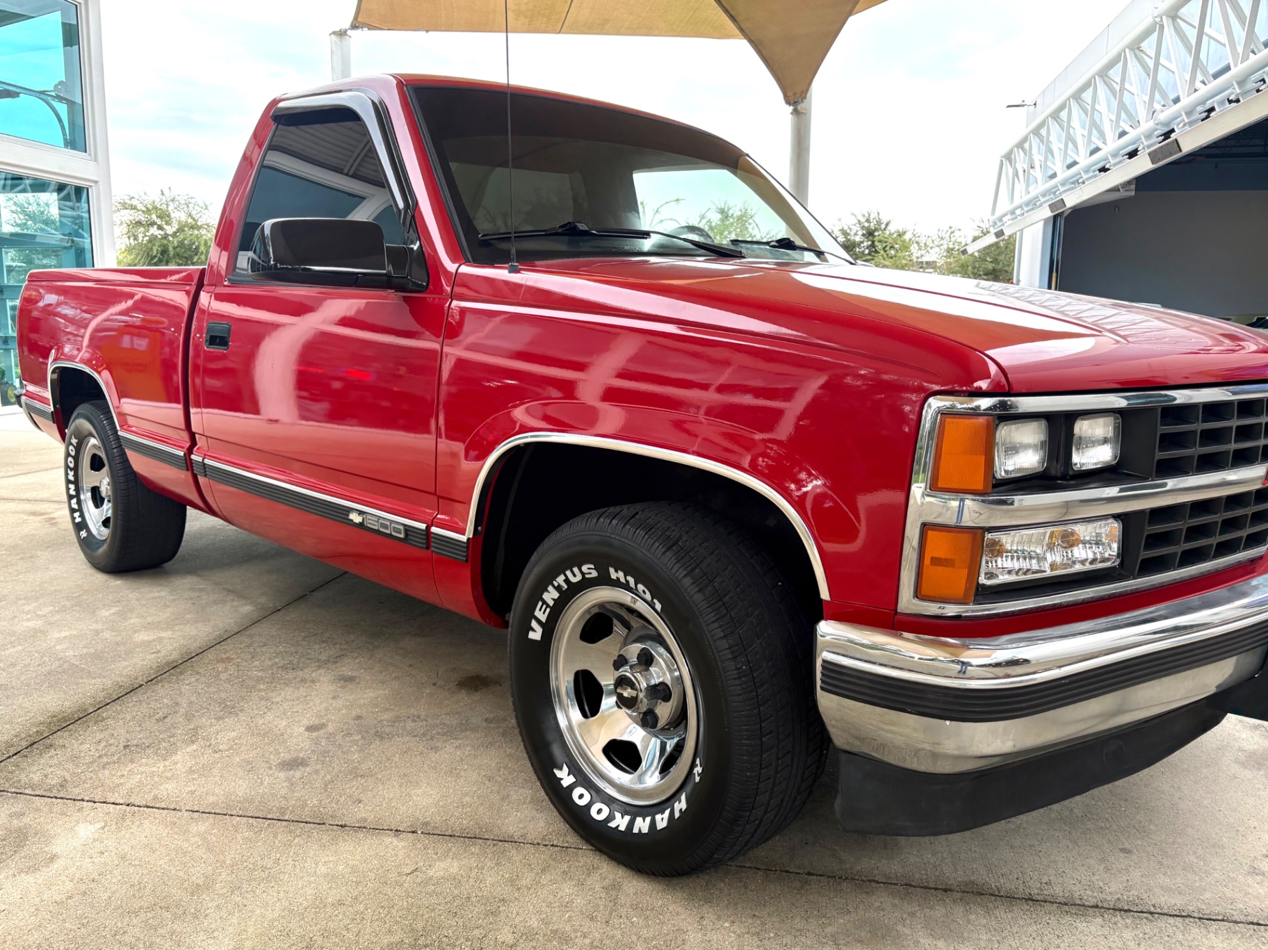 Vehicle photo 19