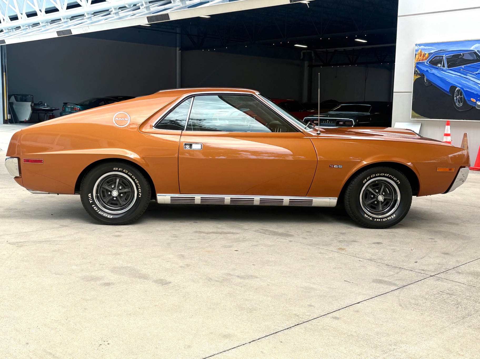 Vehicle photo 5